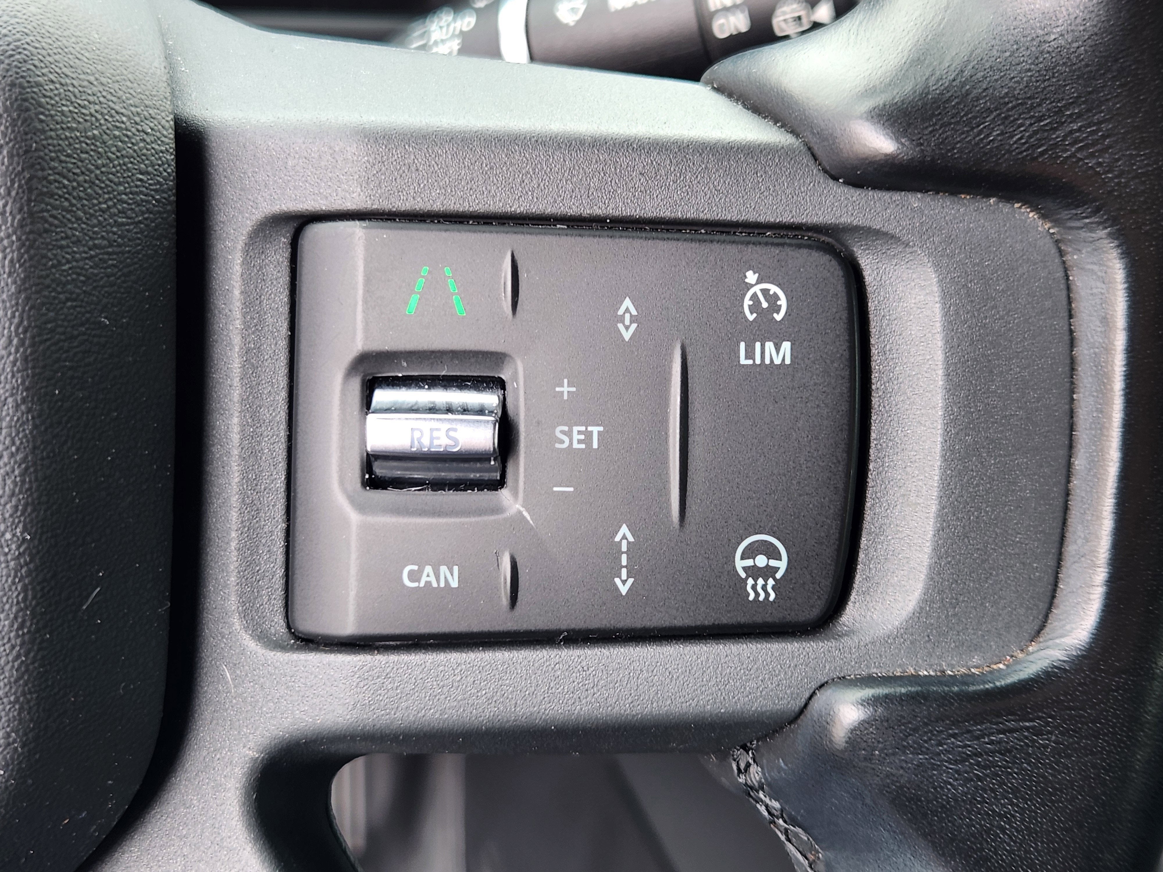 2023 Land Rover Defender X-Dynamic SE