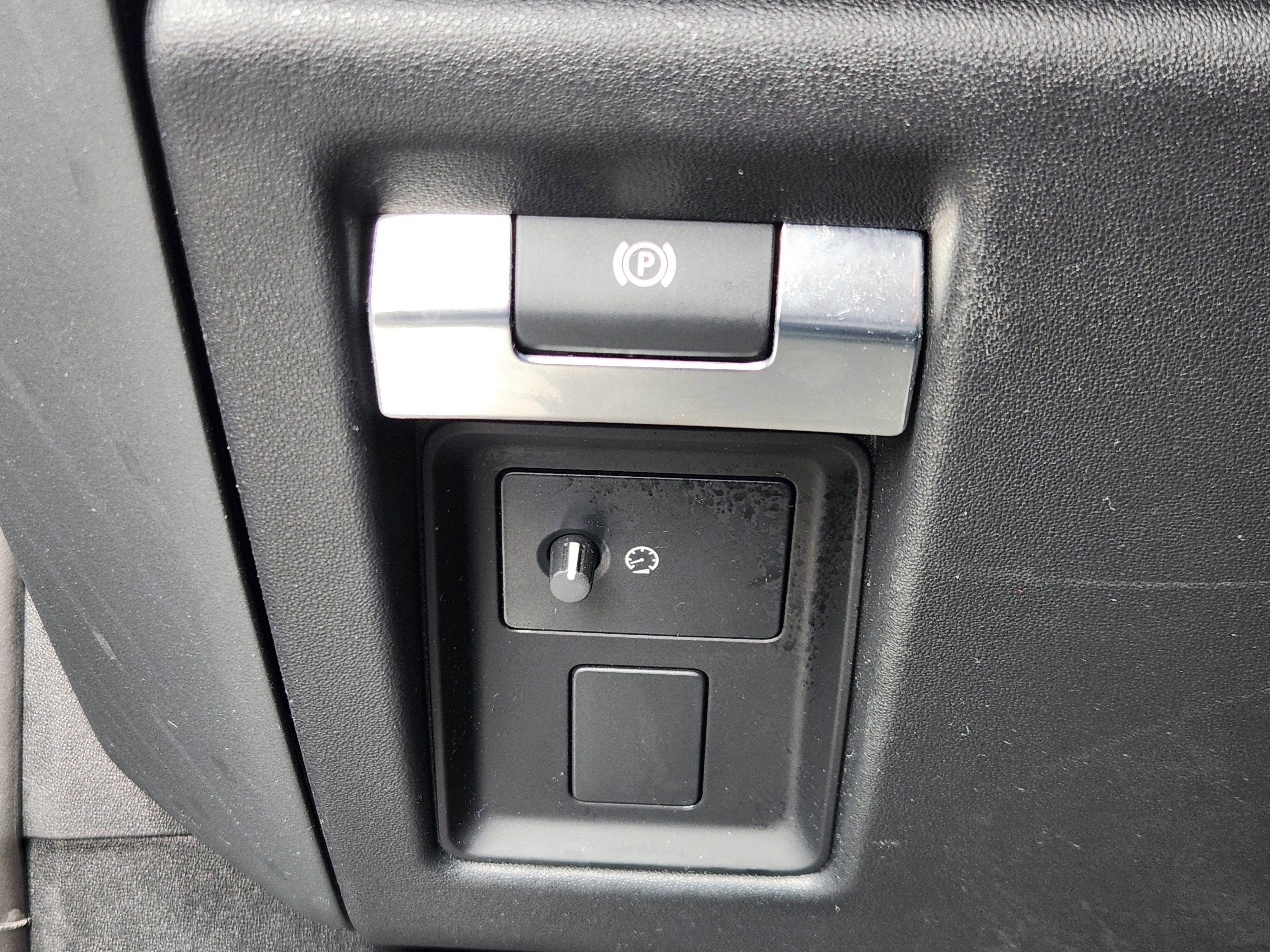 2023 Land Rover Defender X-Dynamic SE