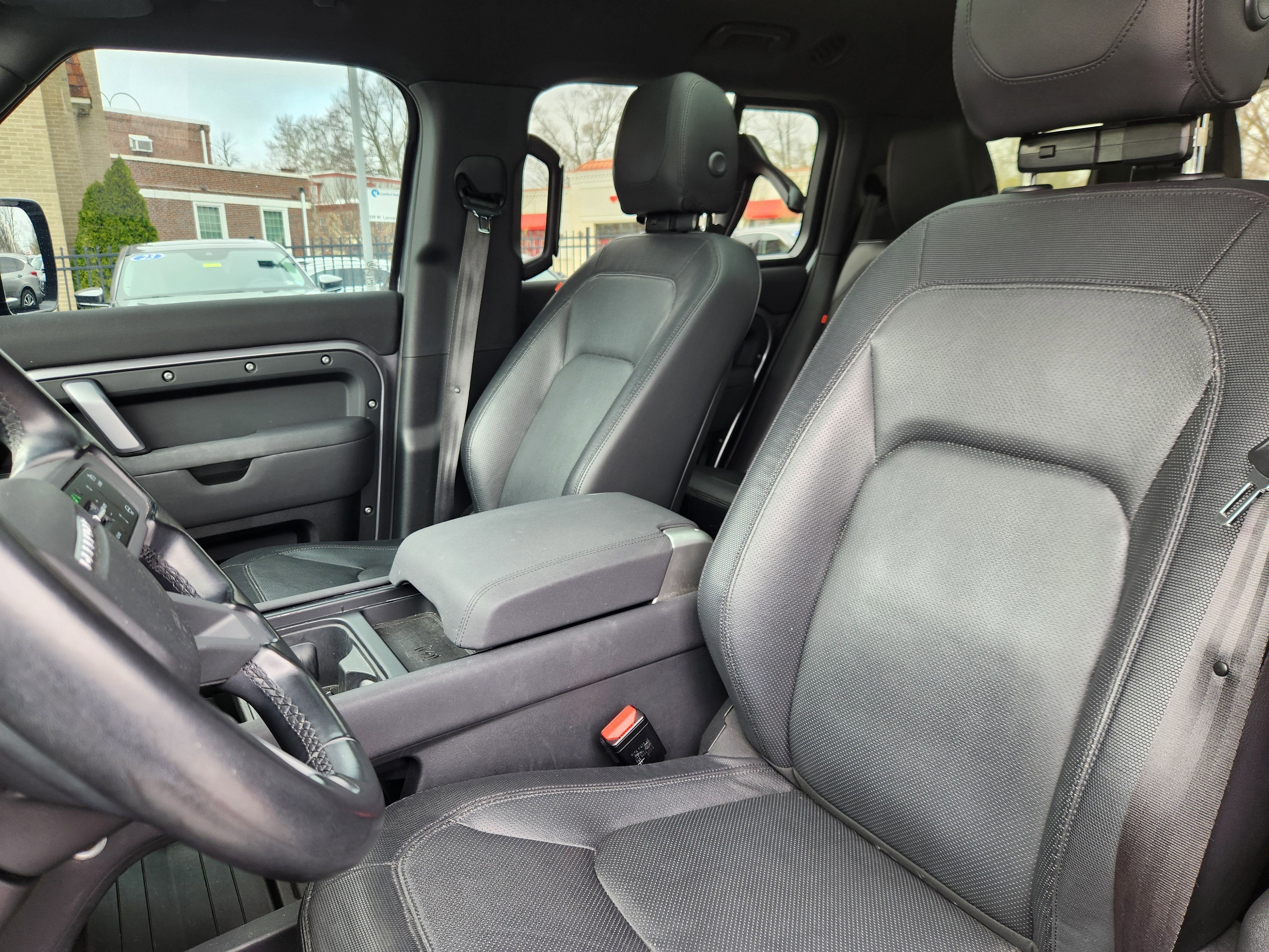 2023 Land Rover Defender X-Dynamic SE