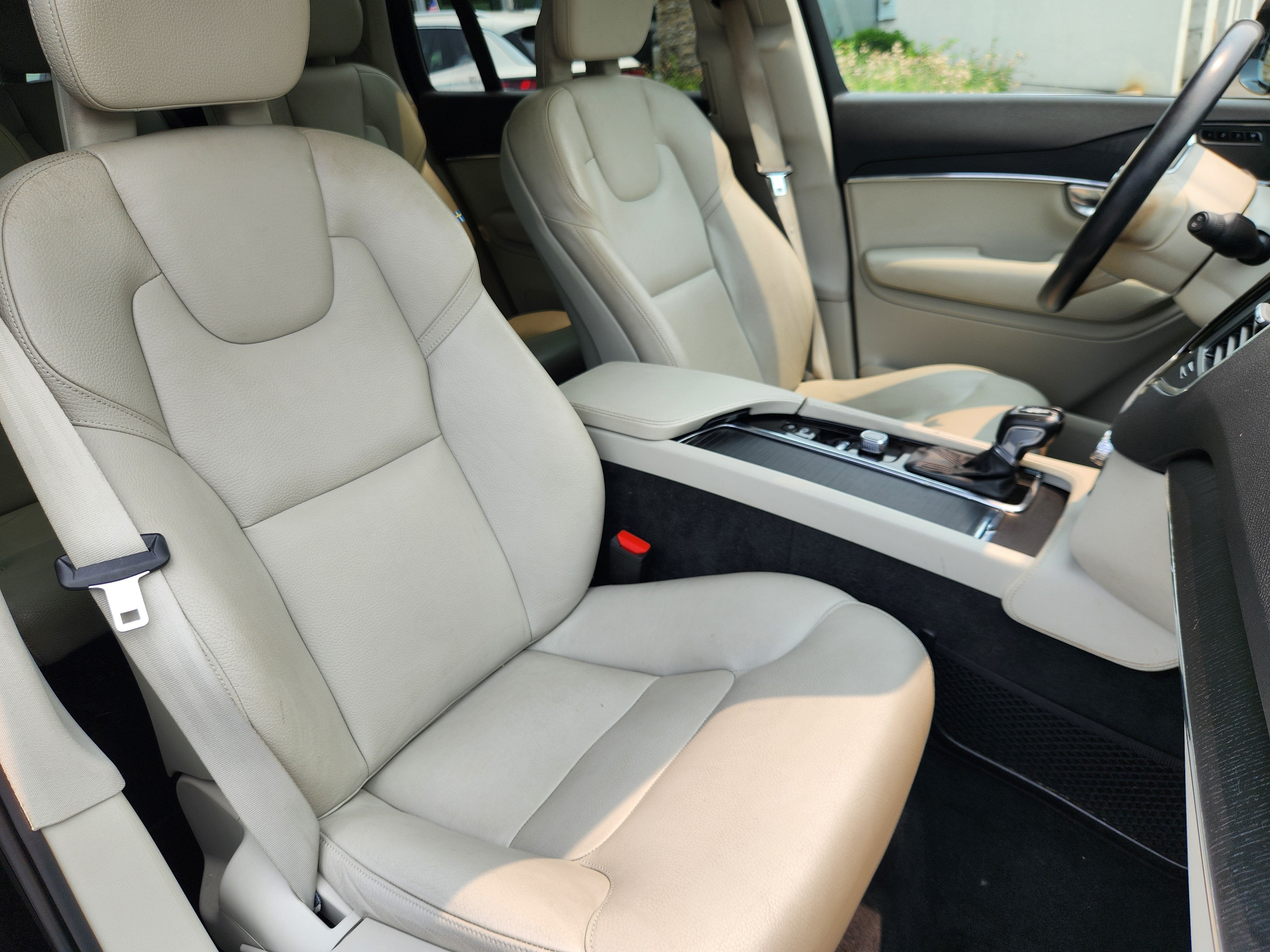 2020 Volvo XC90 Momentum