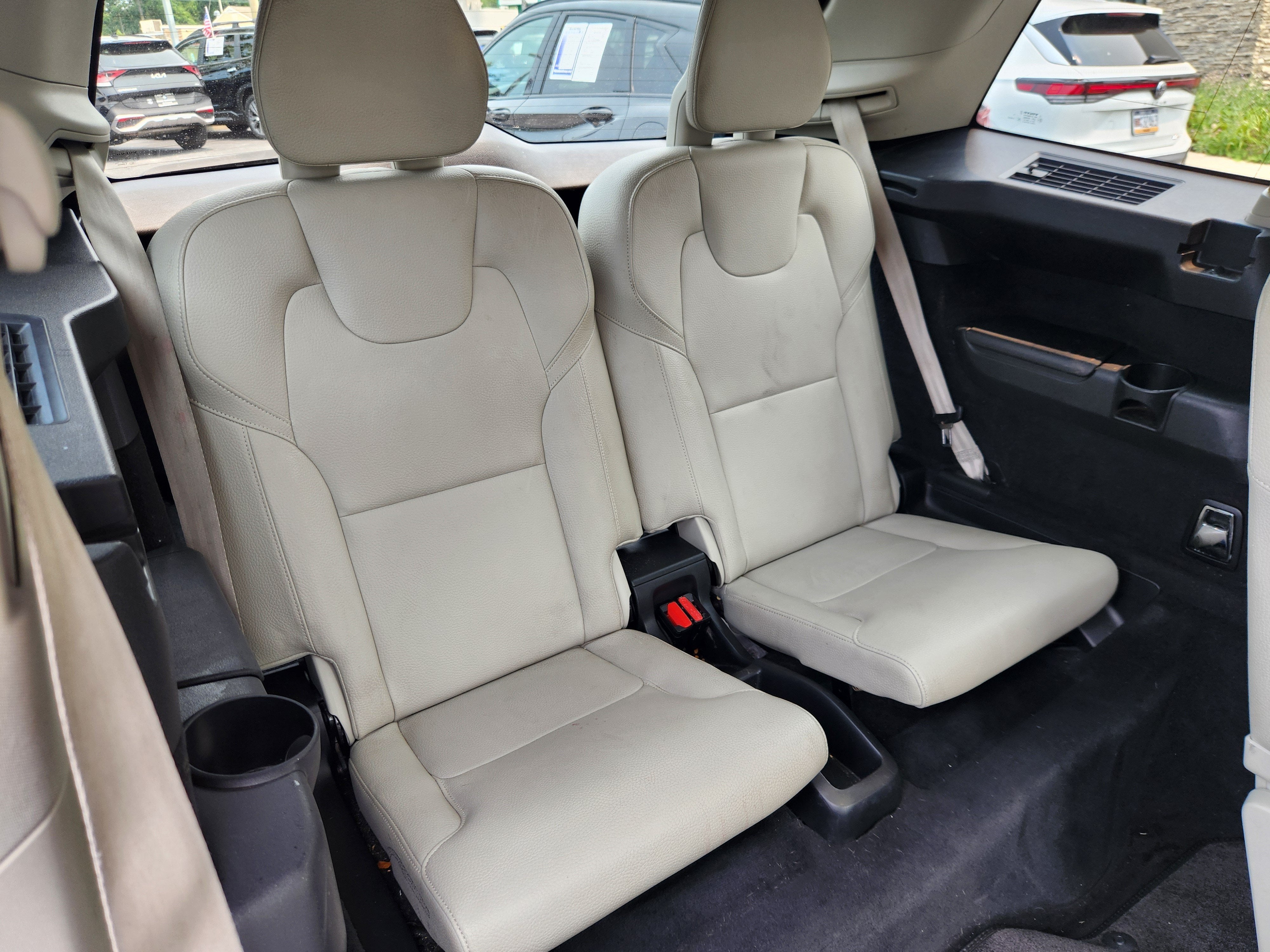 2020 Volvo XC90 Momentum