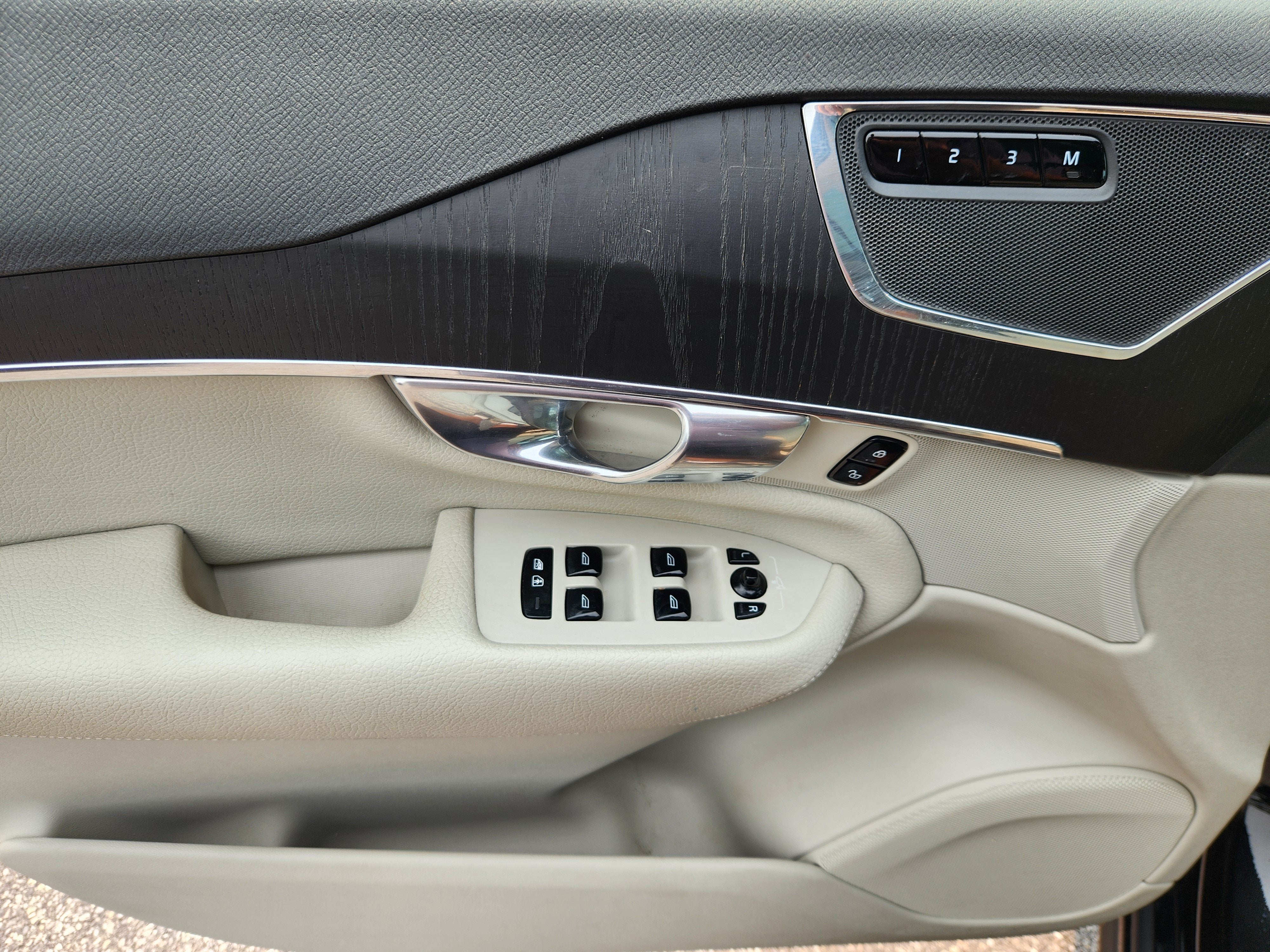 2020 Volvo XC90 Momentum