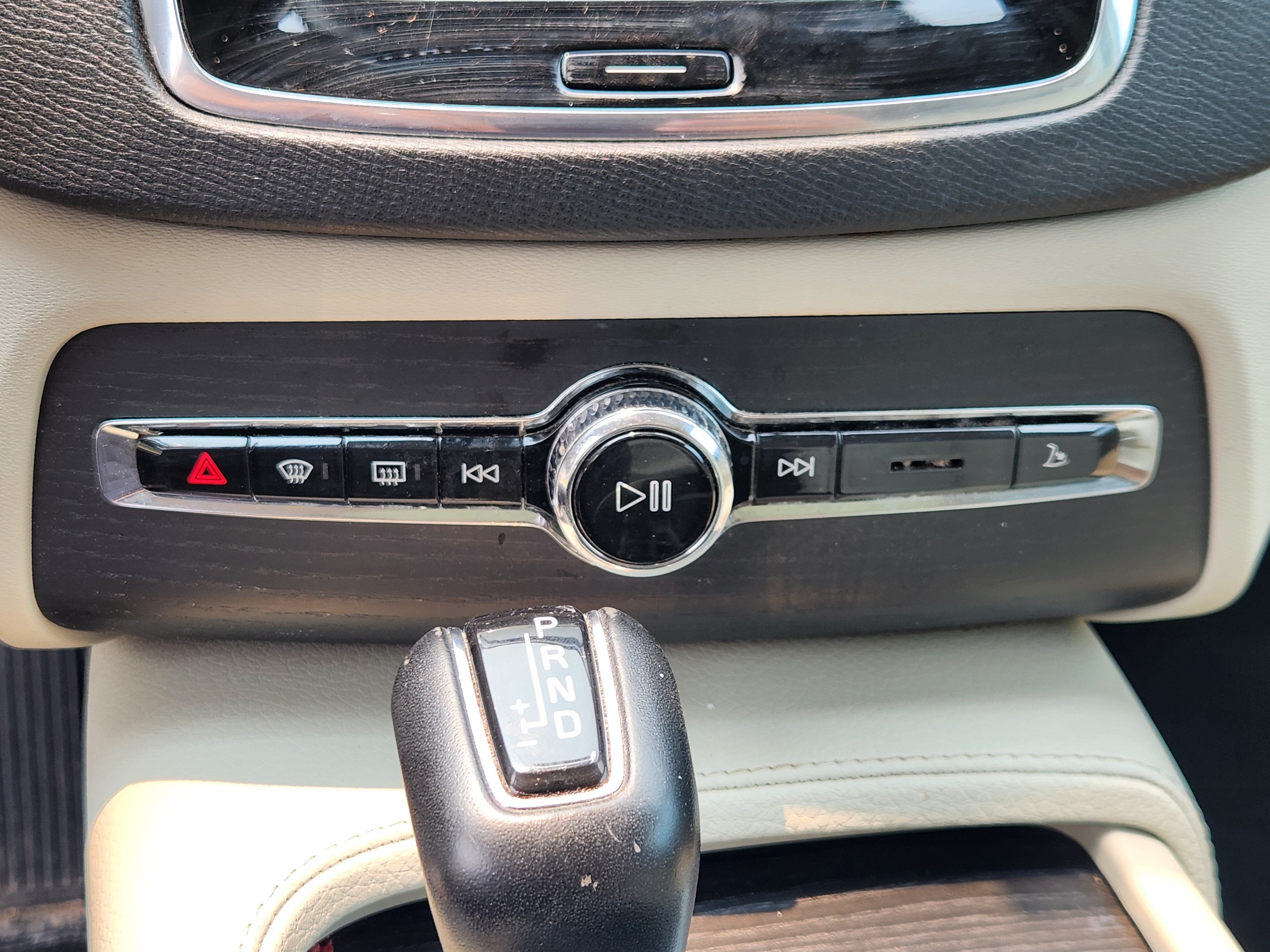 2020 Volvo XC90 Momentum