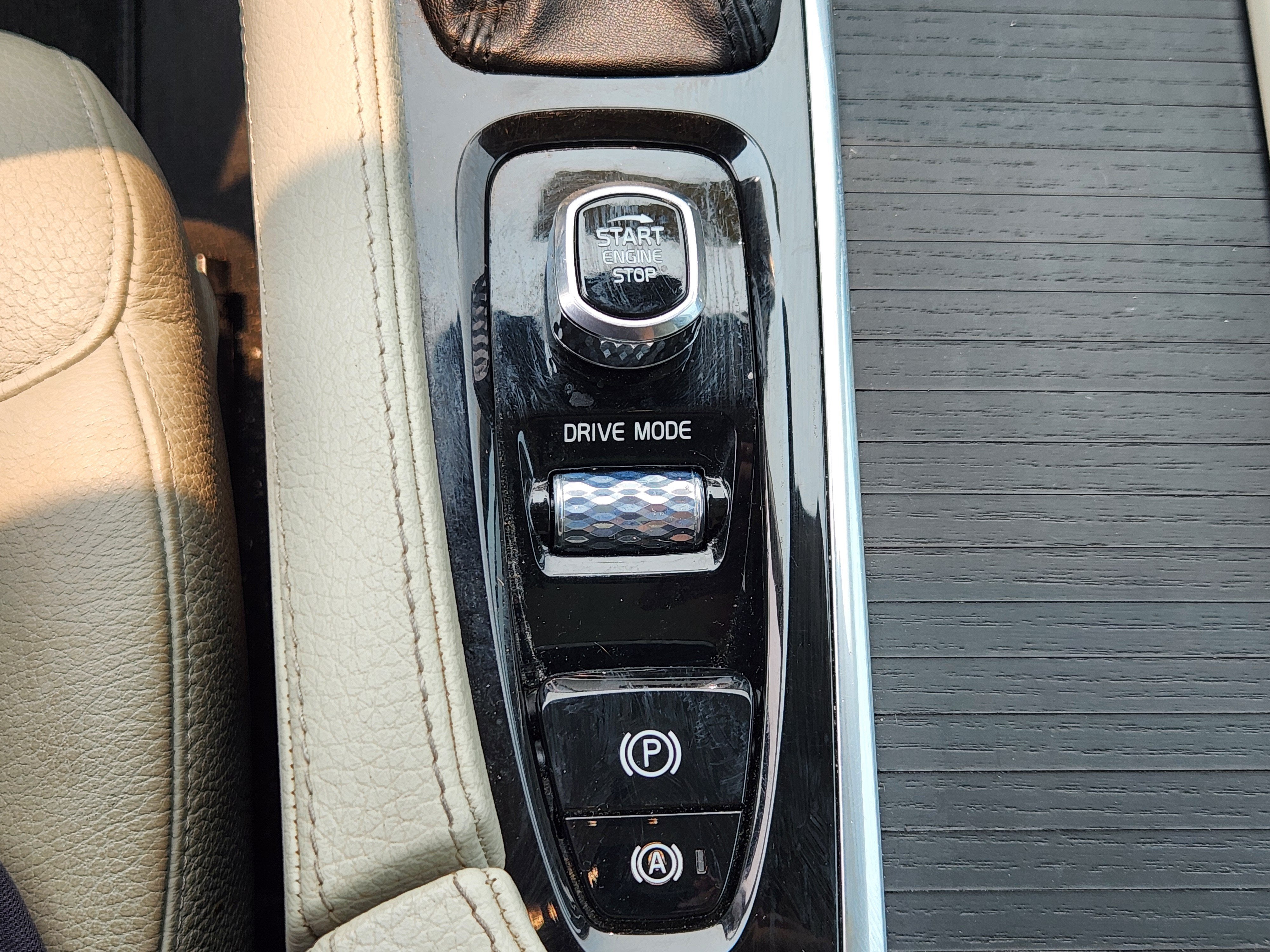 2020 Volvo XC90 Momentum