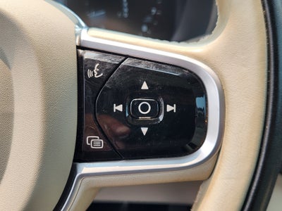 2020 Volvo XC90 Momentum