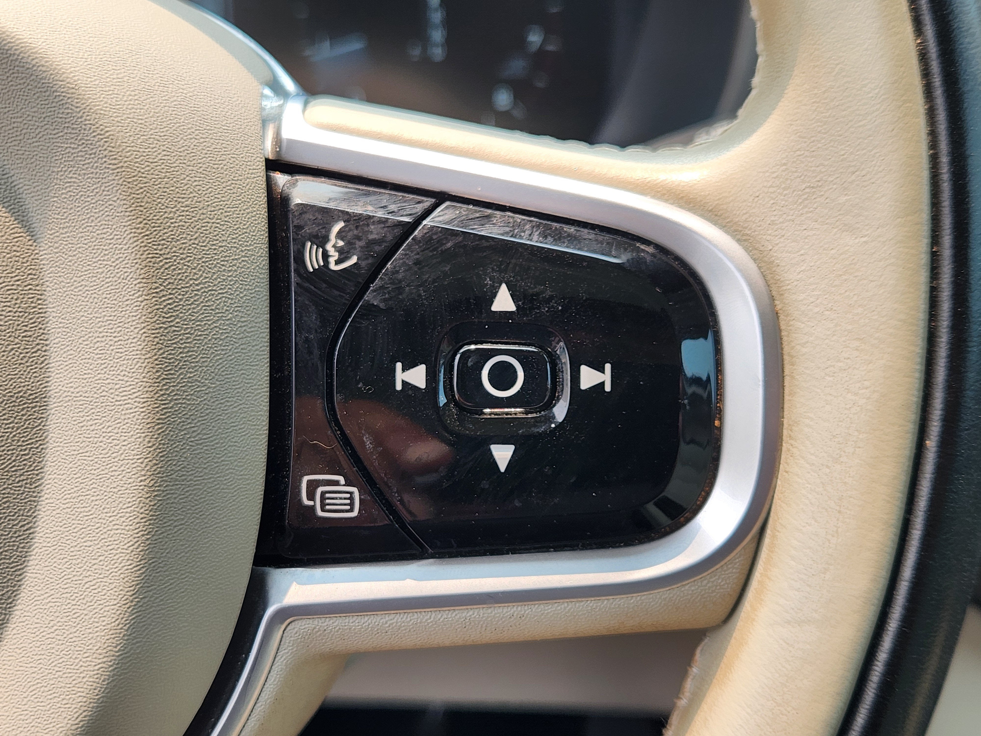 2020 Volvo XC90 Momentum