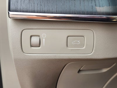 2020 Volvo XC90 Momentum