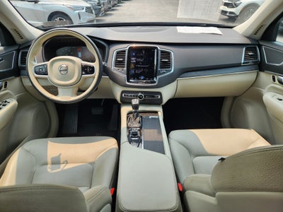 2020 Volvo XC90 Momentum