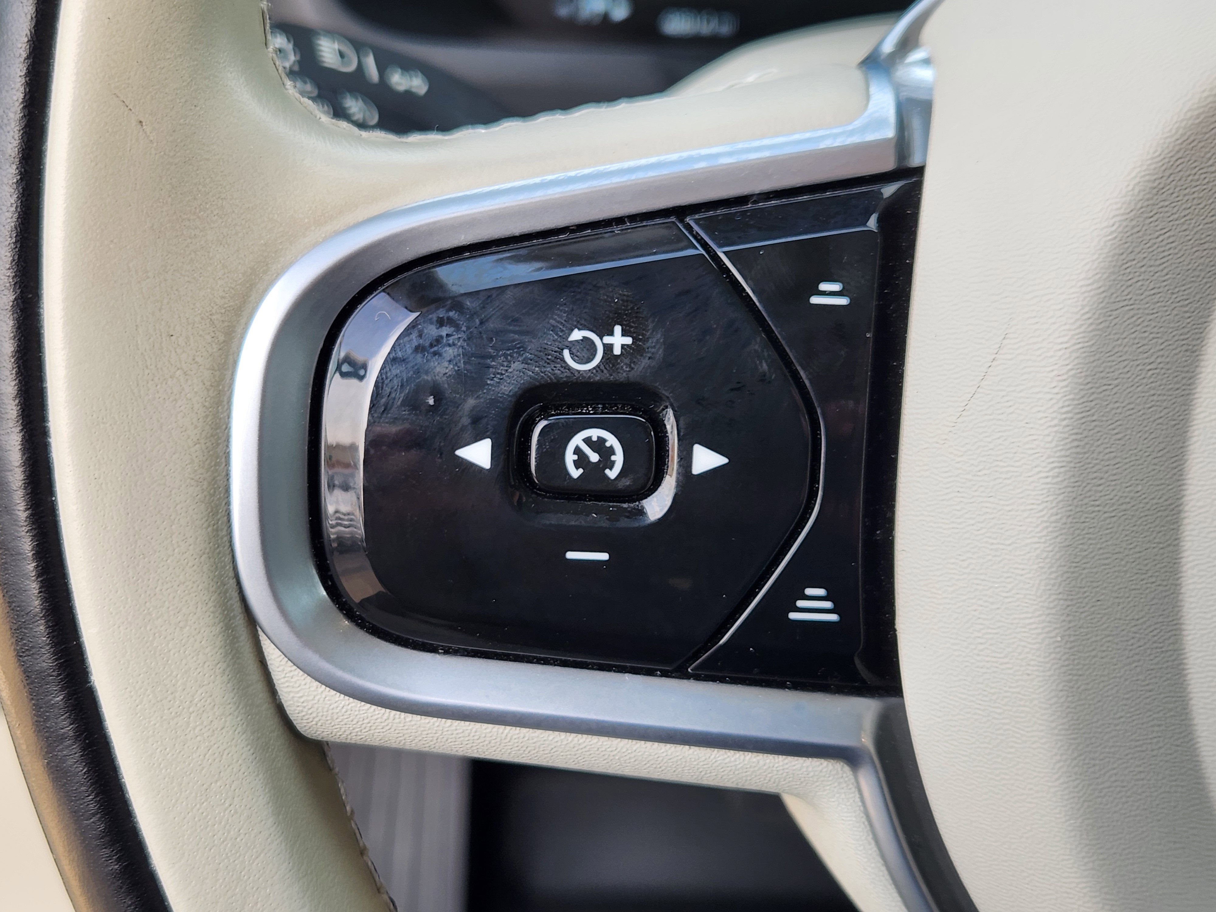 2022 Volvo XC90 Inscription