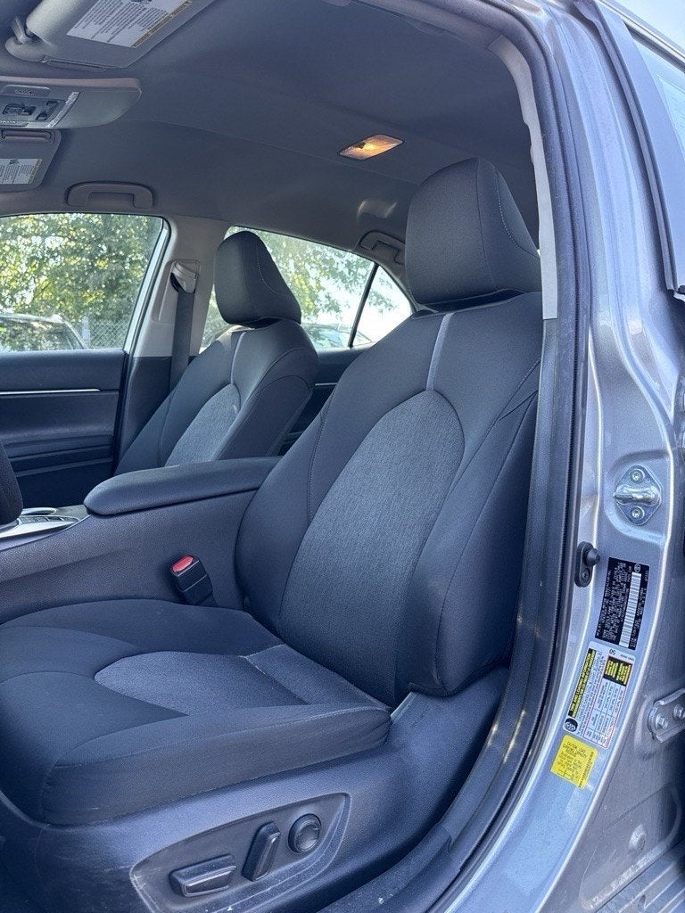 2022 Toyota Camry Hybrid LE