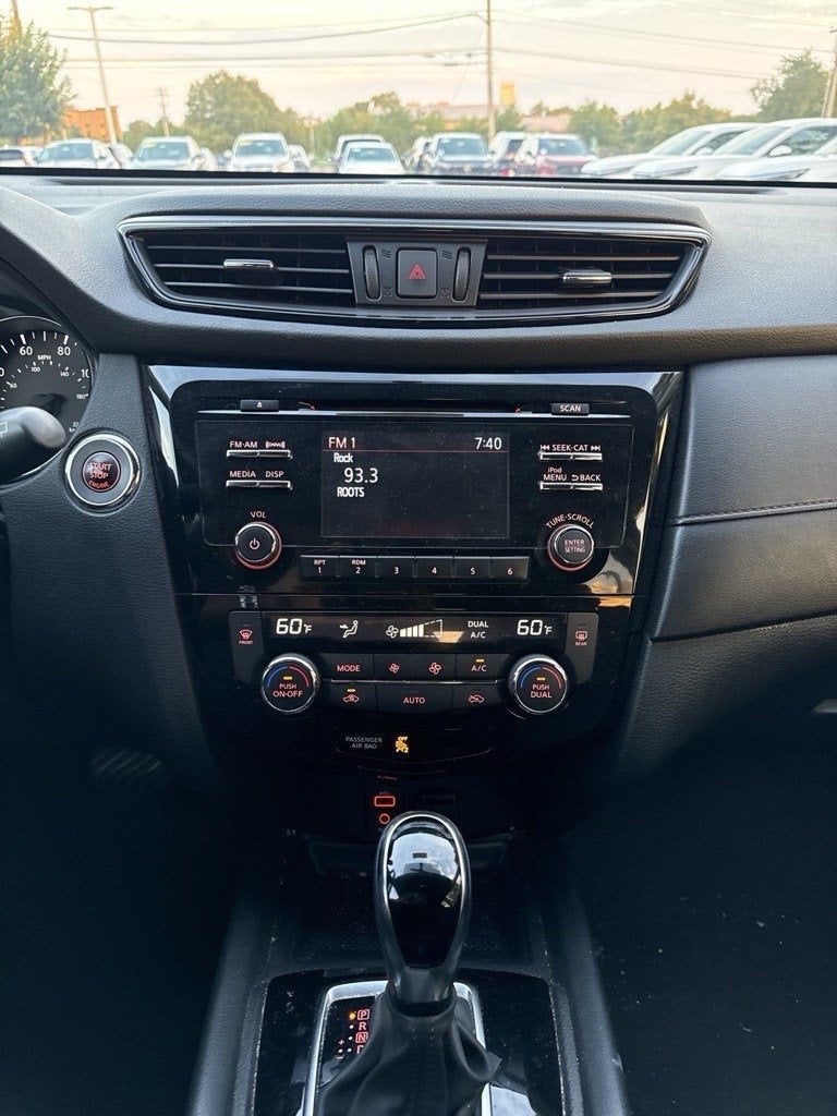 2017 Nissan Rogue SV