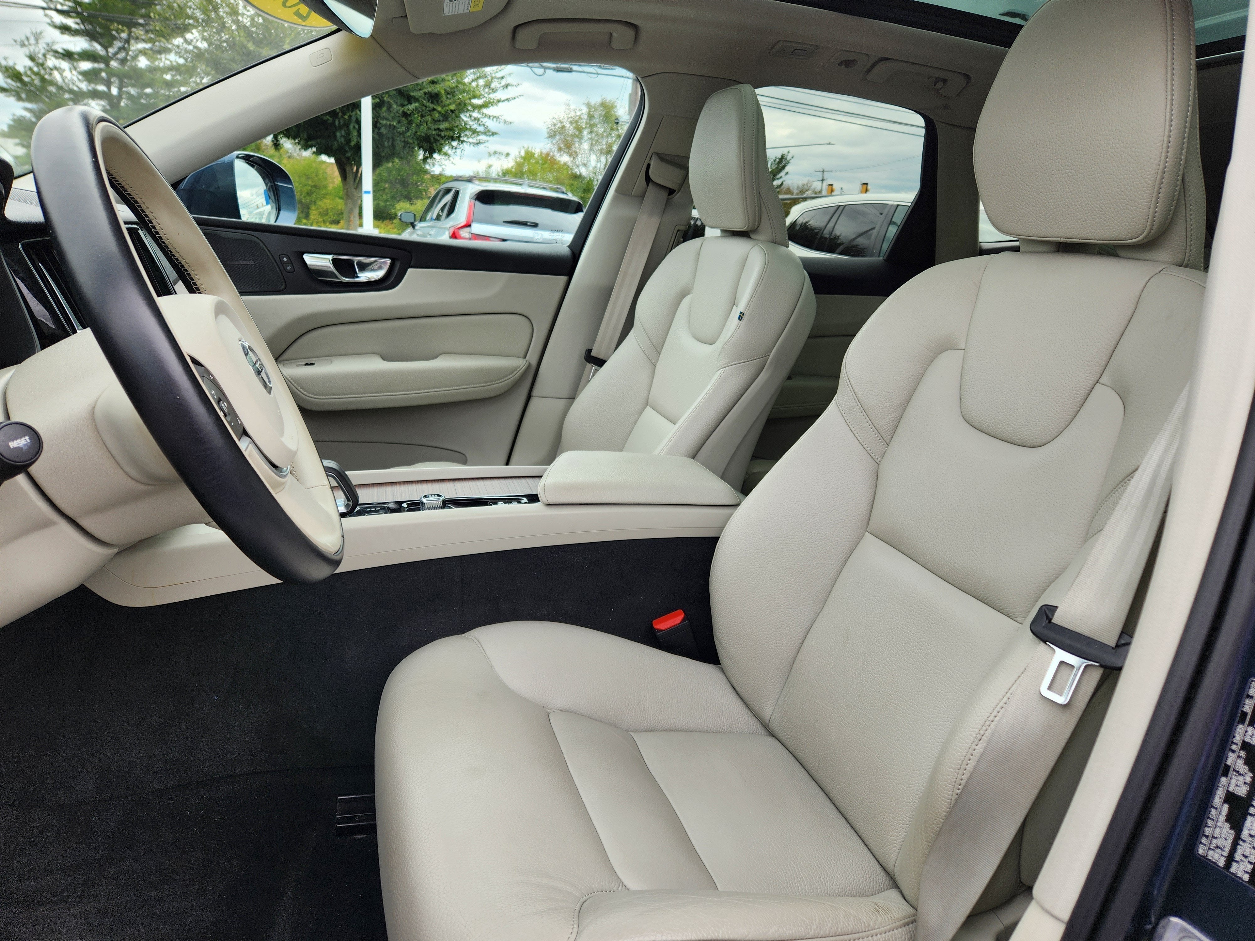 2022 Volvo XC60 Momentum