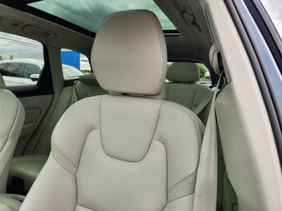 2022 Volvo XC60 Momentum