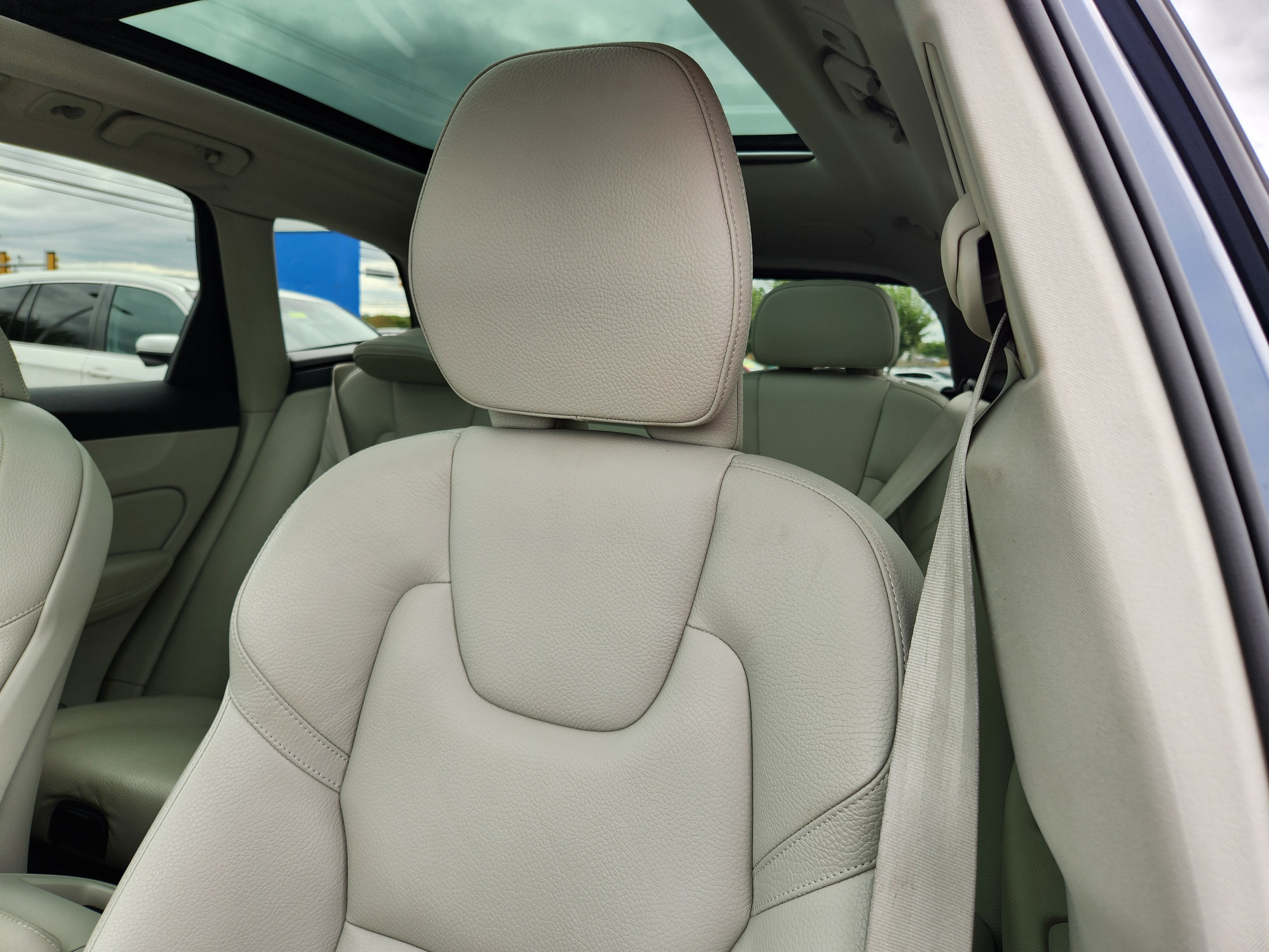 2022 Volvo XC60 Momentum