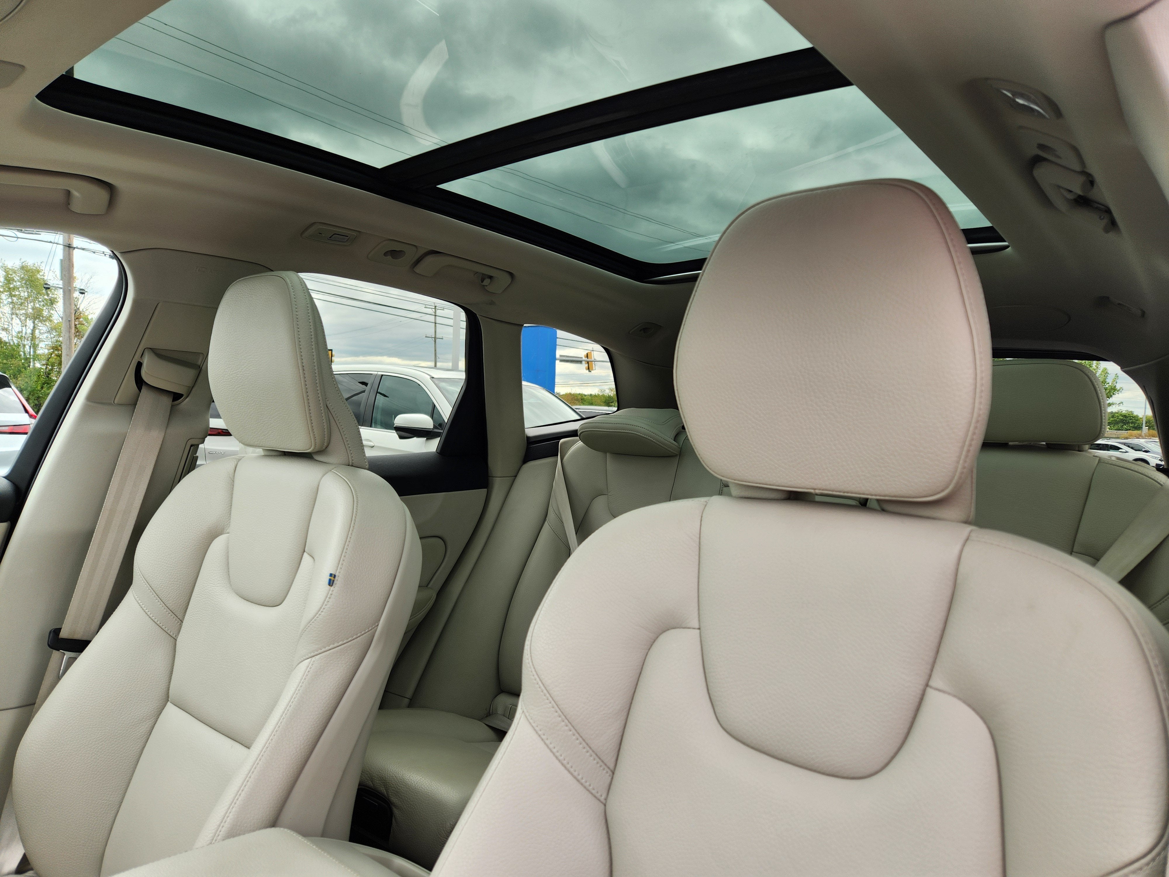 2022 Volvo XC60 Momentum
