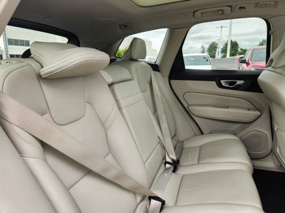 2022 Volvo XC60 Momentum