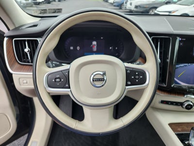 2022 Volvo XC60 Momentum