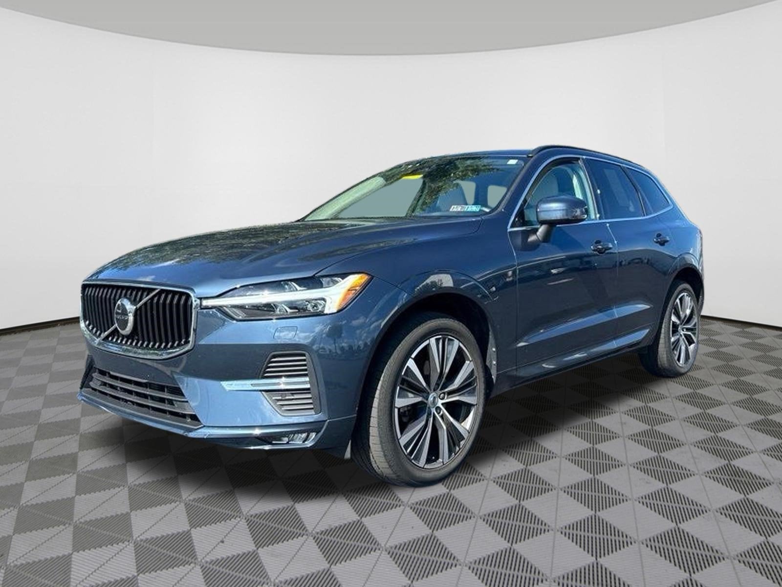 2022 Volvo XC60 Momentum
