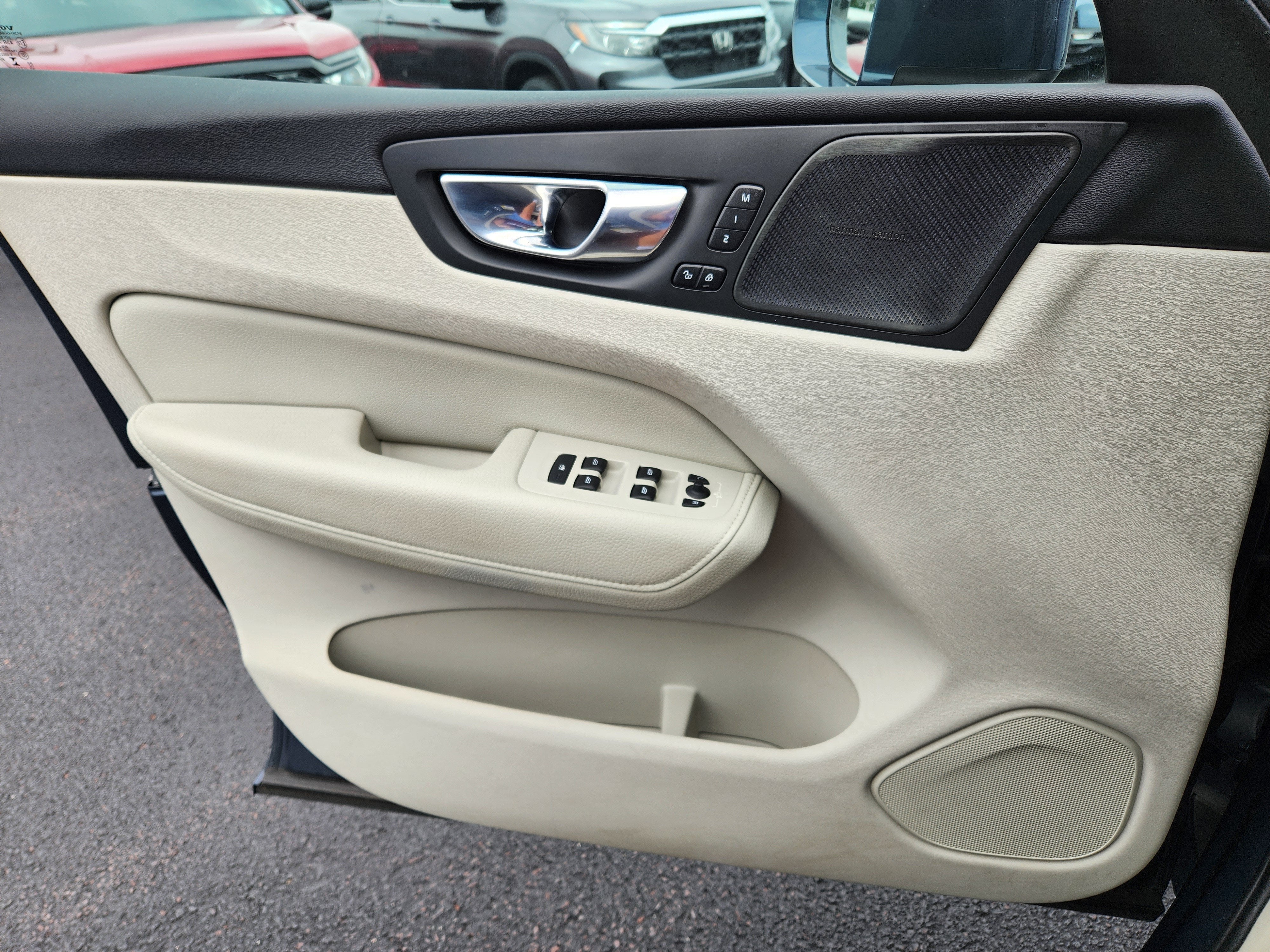 2022 Volvo XC60 Momentum