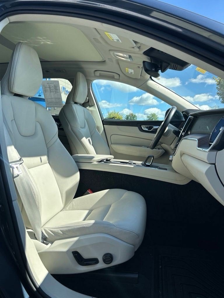 2022 Volvo XC60 Momentum