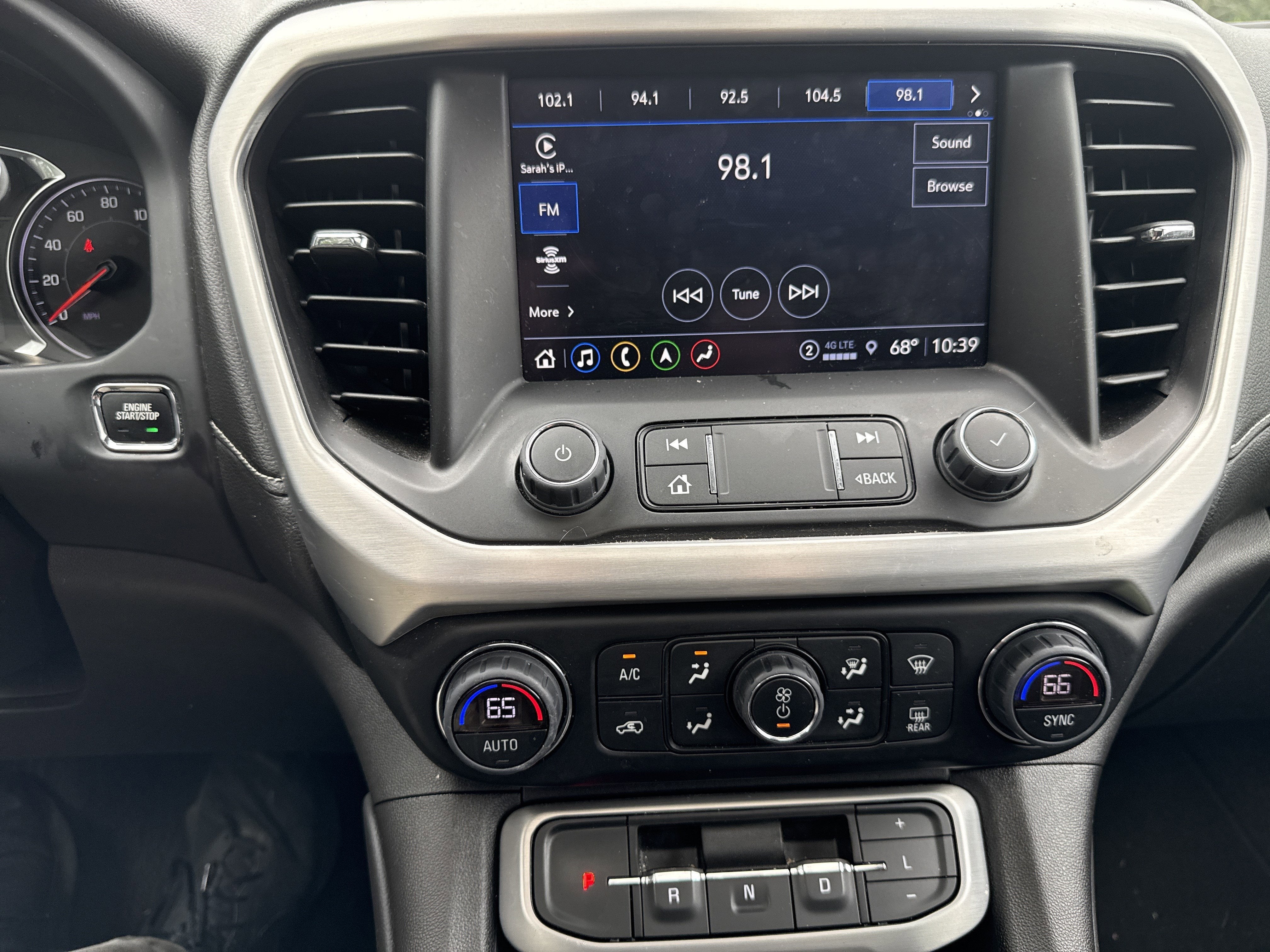 2023 GMC Acadia SLT