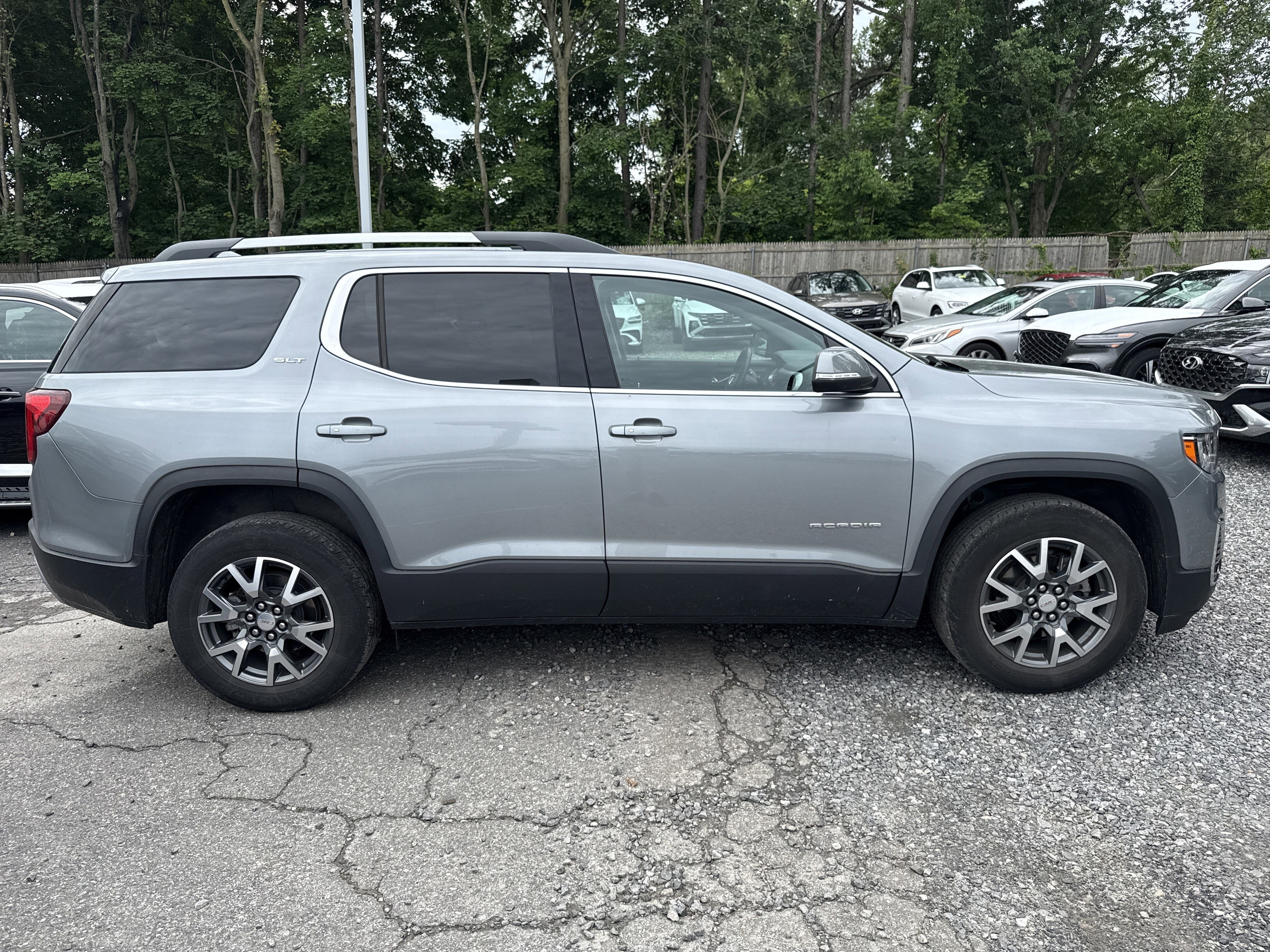 2023 GMC Acadia SLT
