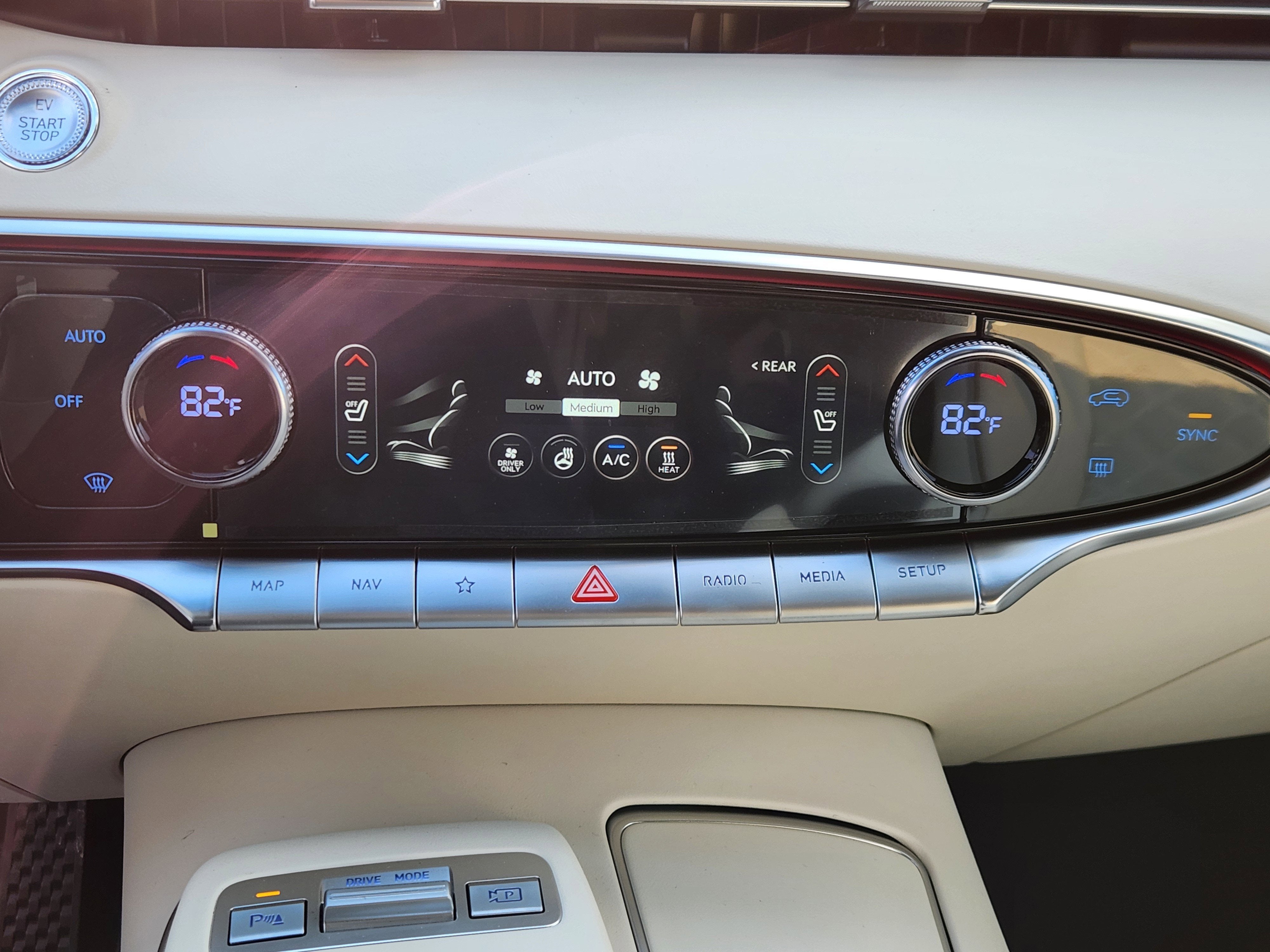 2025 Genesis Electrified GV70 Advanced