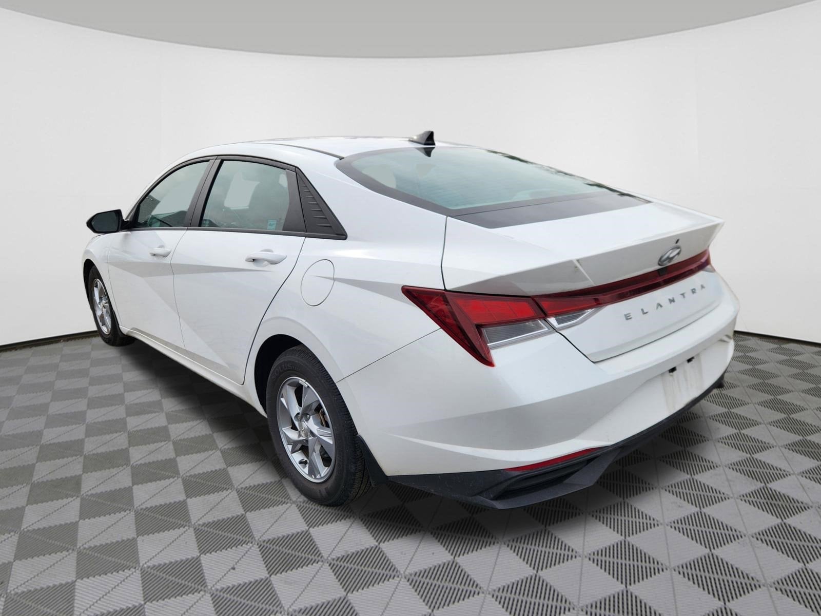 2023 Hyundai Elantra SE