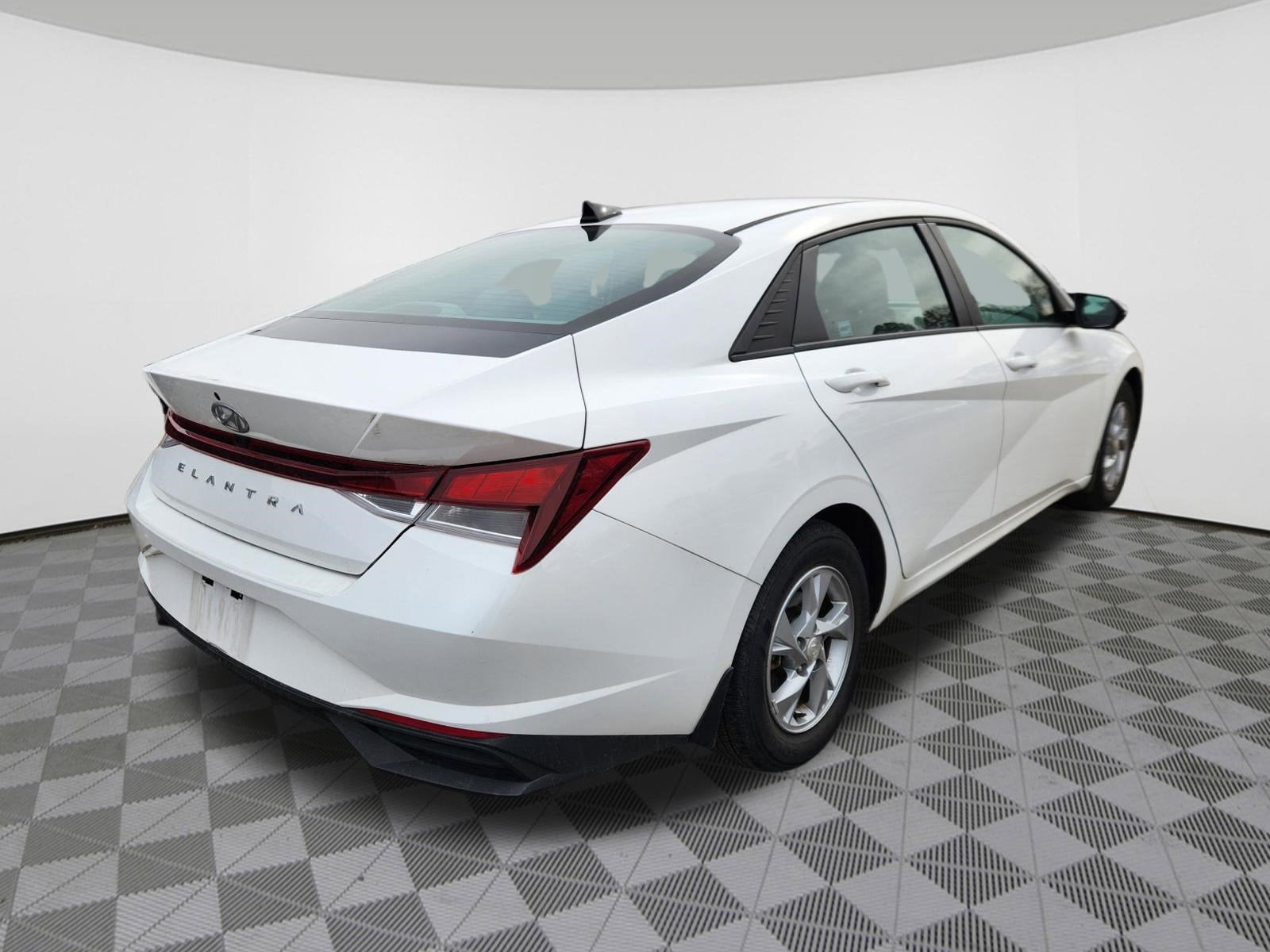 2023 Hyundai Elantra SE