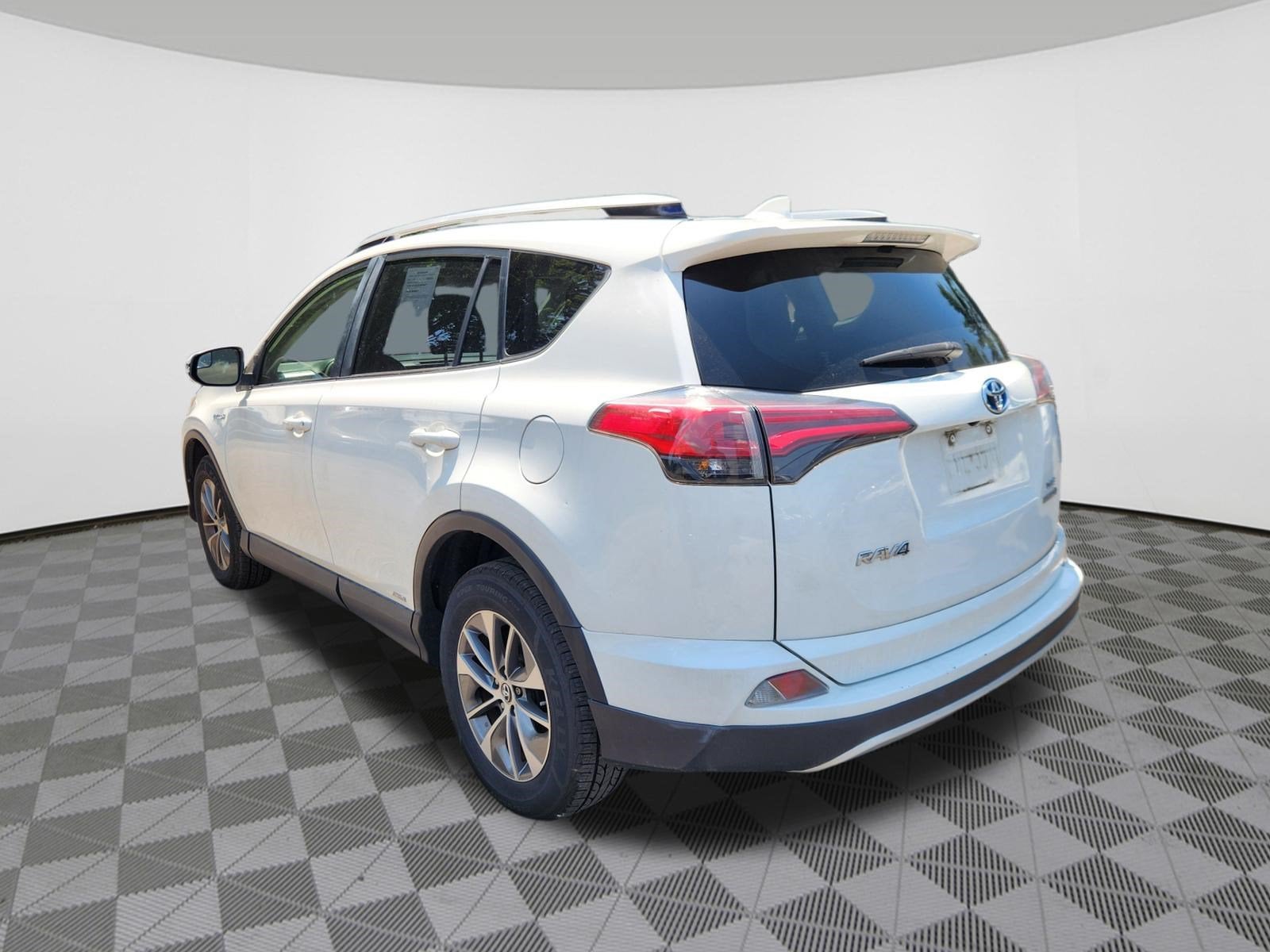 2016 Toyota RAV4 Hybrid XLE