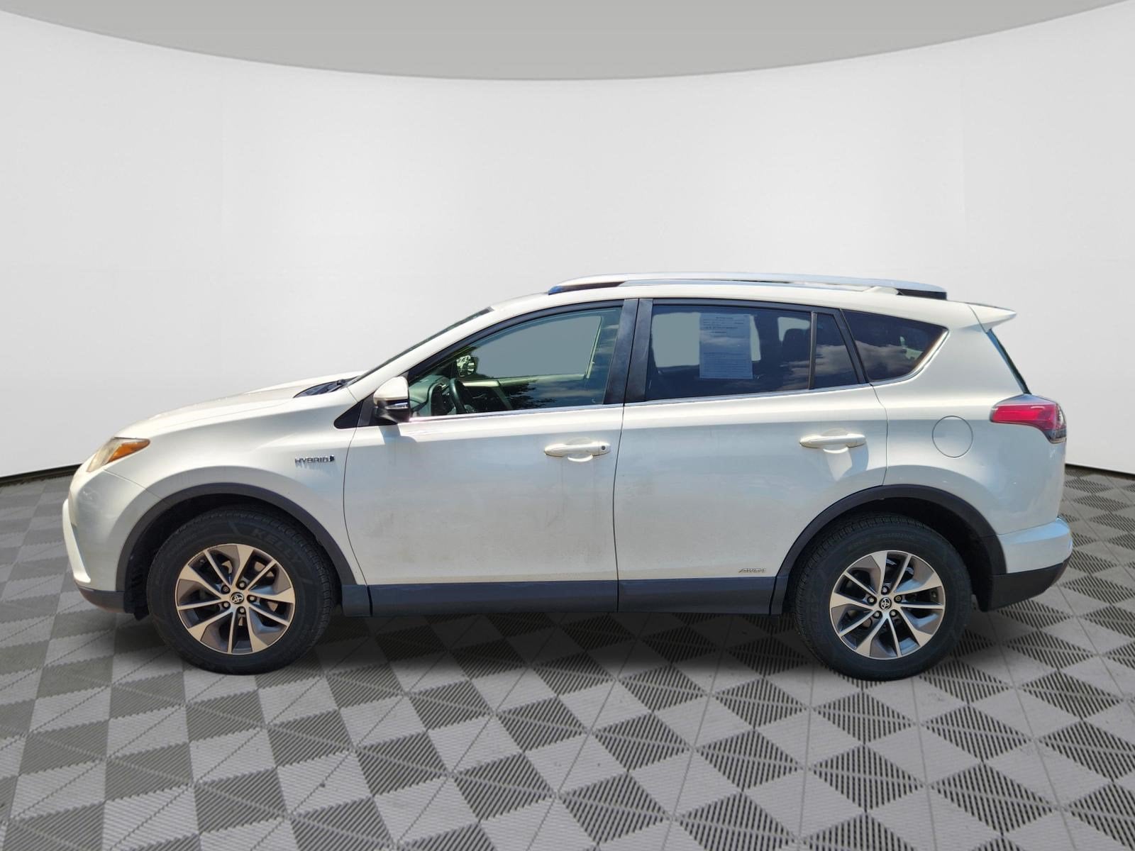 2016 Toyota RAV4 Hybrid XLE