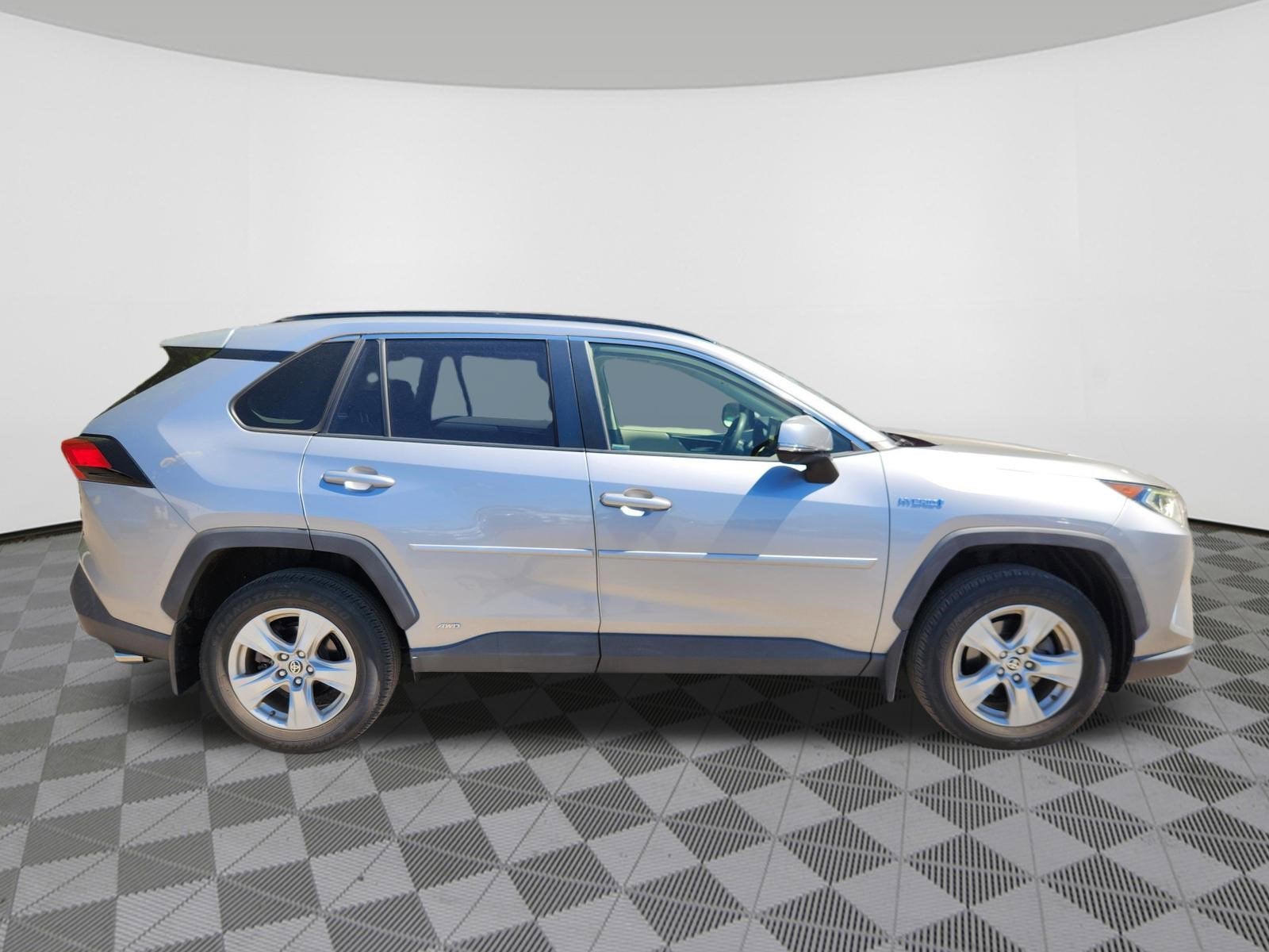 2020 Toyota RAV4 Hybrid XLE