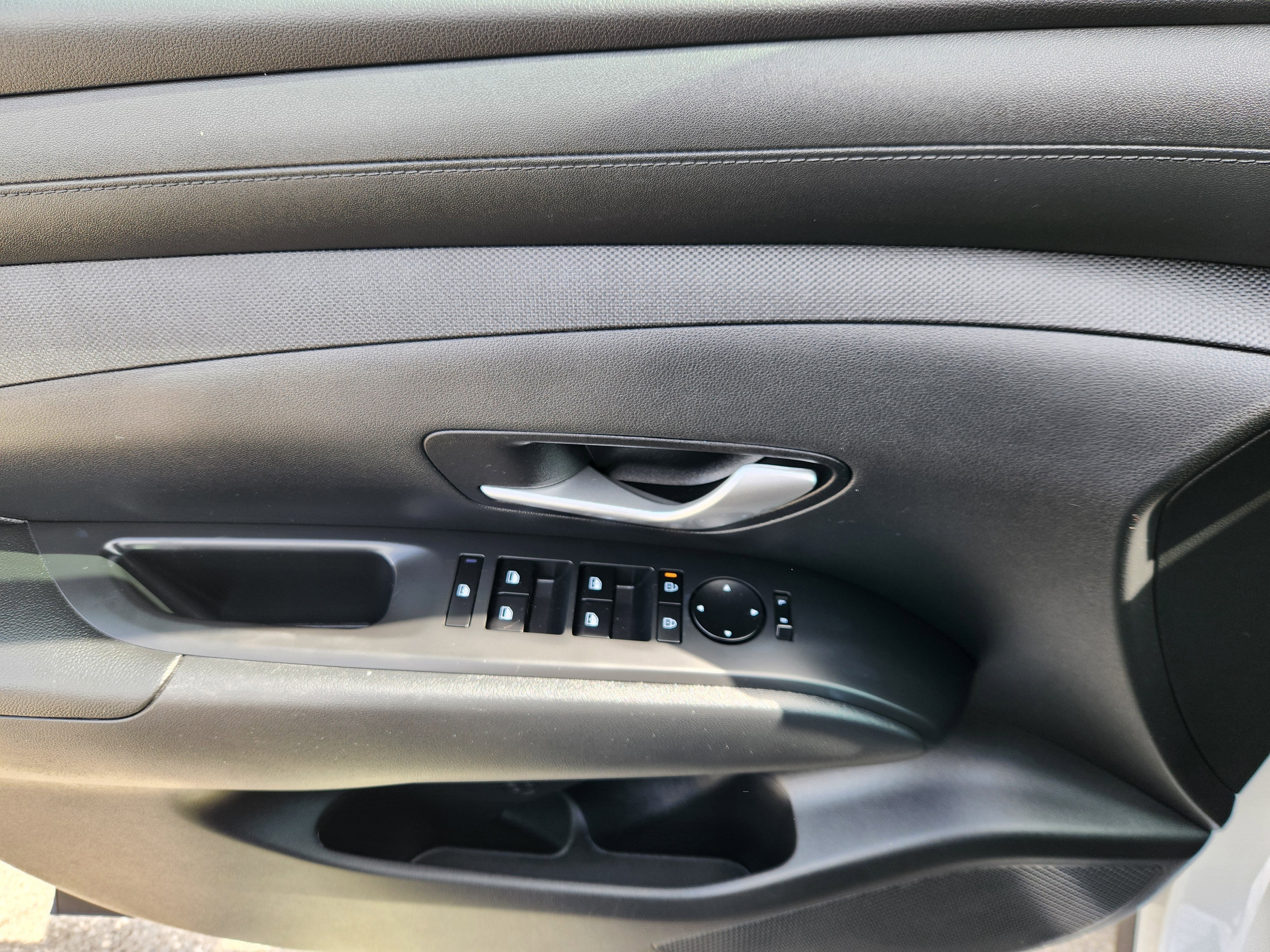 2025 Hyundai Tucson Hybrid Base