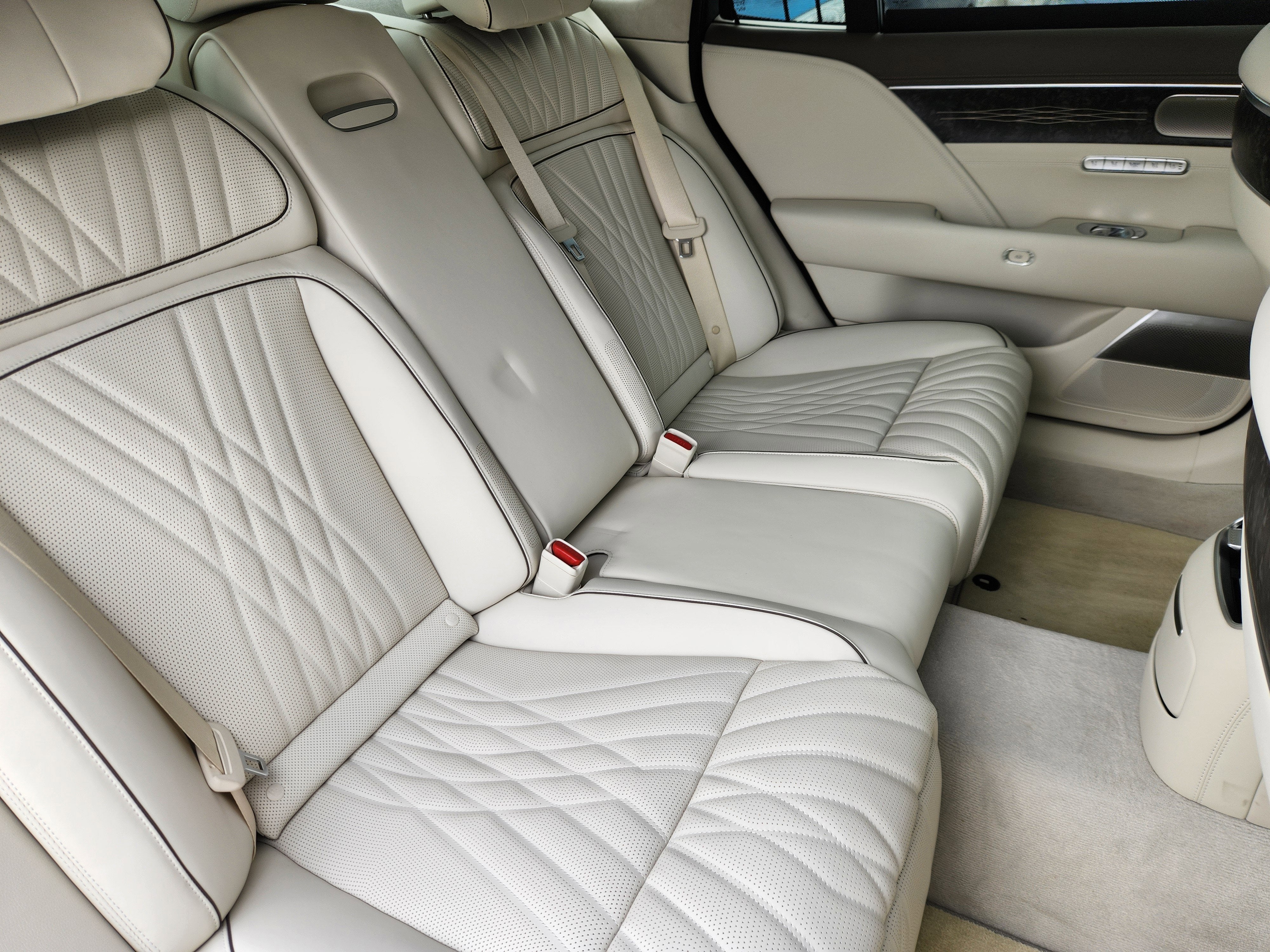 2025 Genesis G90 e-SC