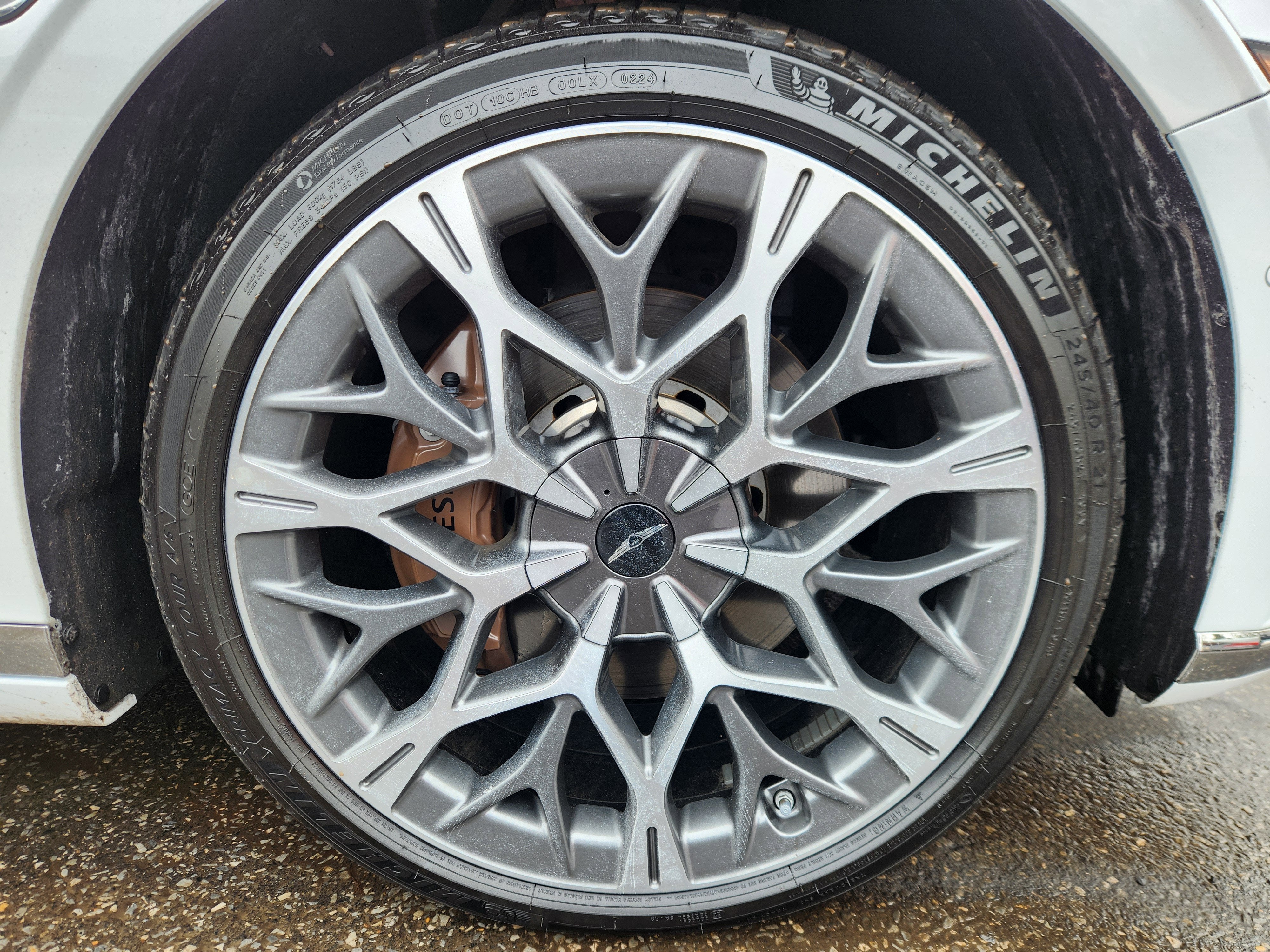 2025 Genesis G90 e-SC