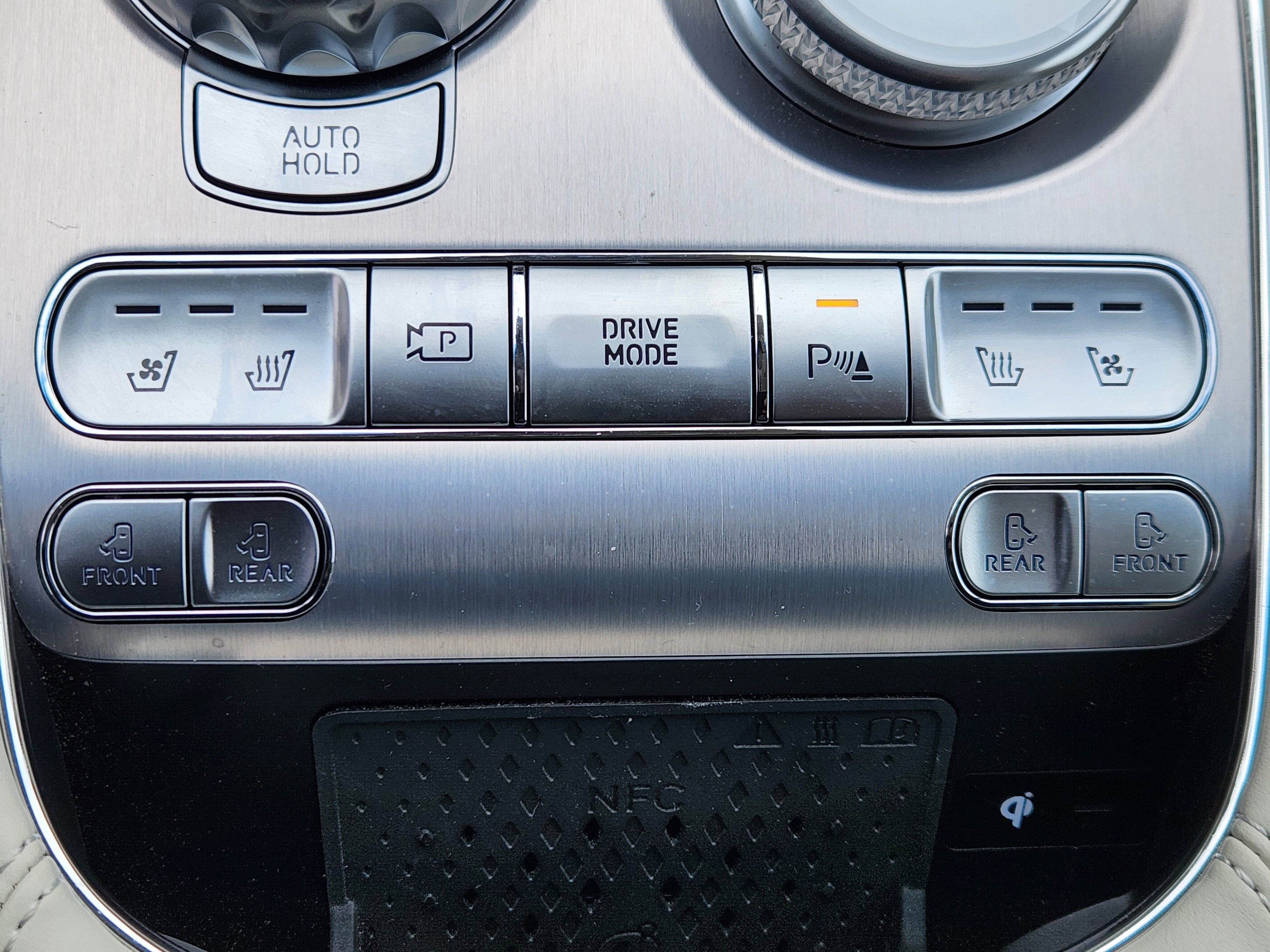 2025 Genesis G90 e-SC