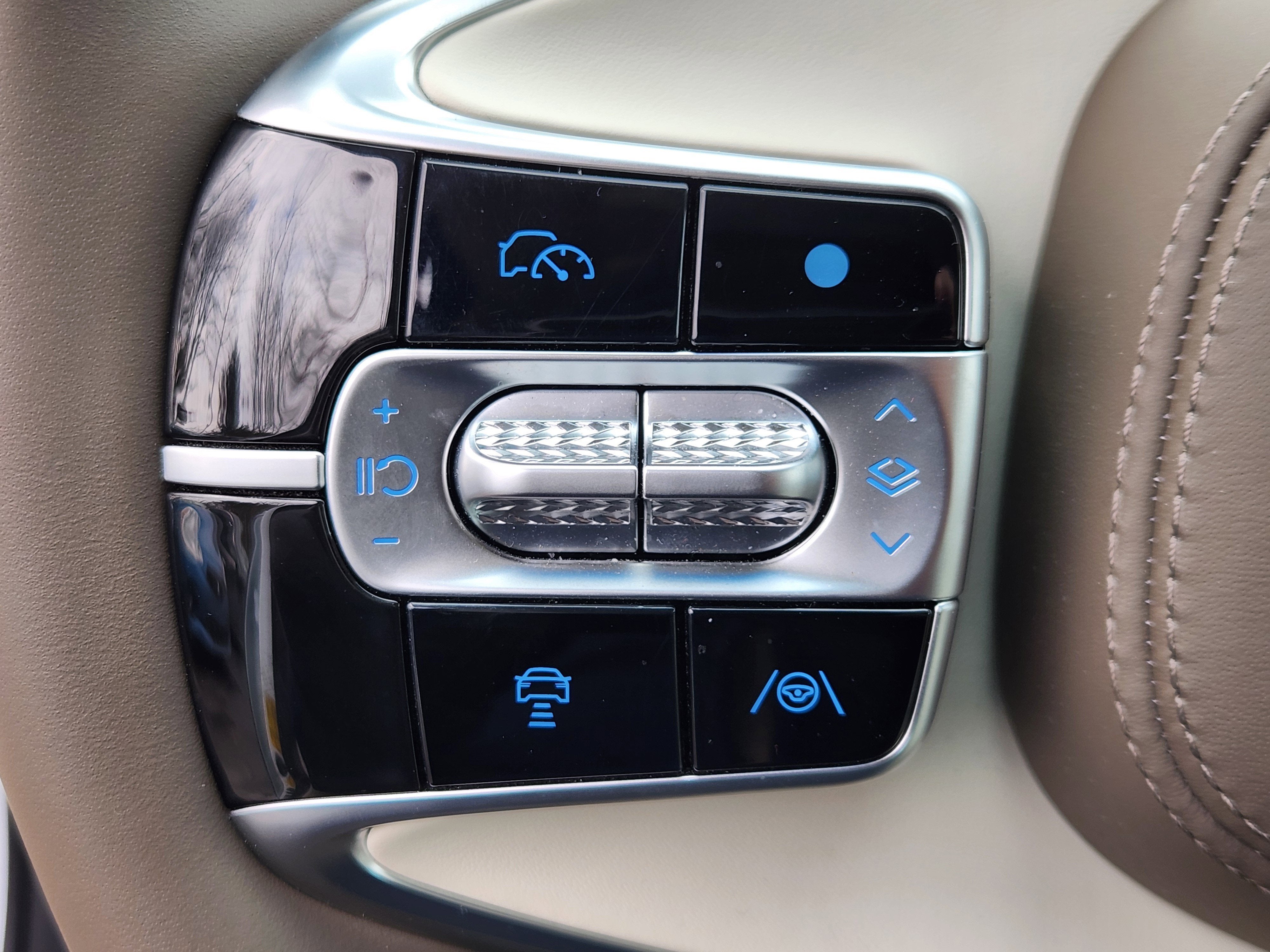 2025 Genesis G90 e-SC