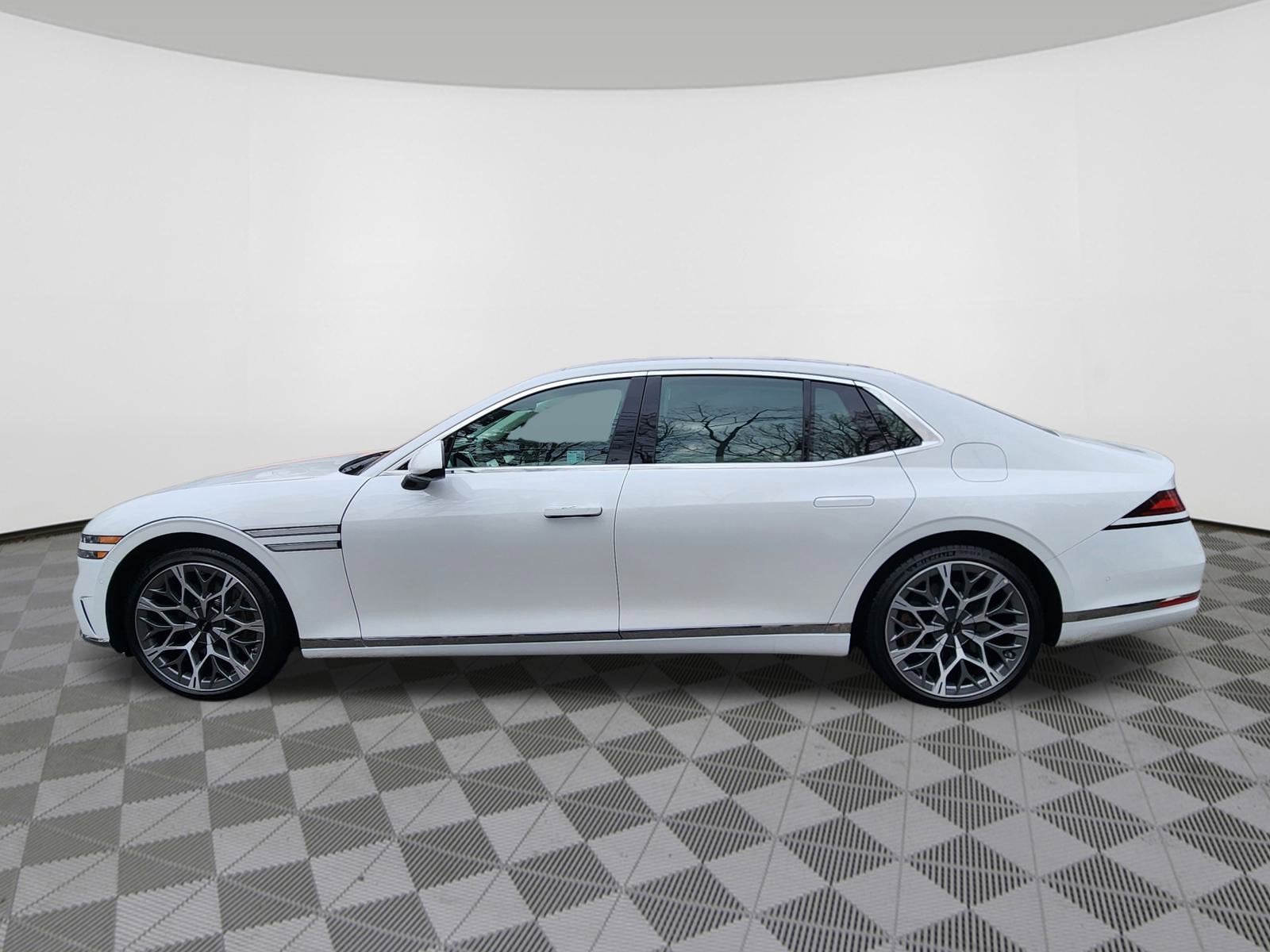 2025 Genesis G90 e-SC