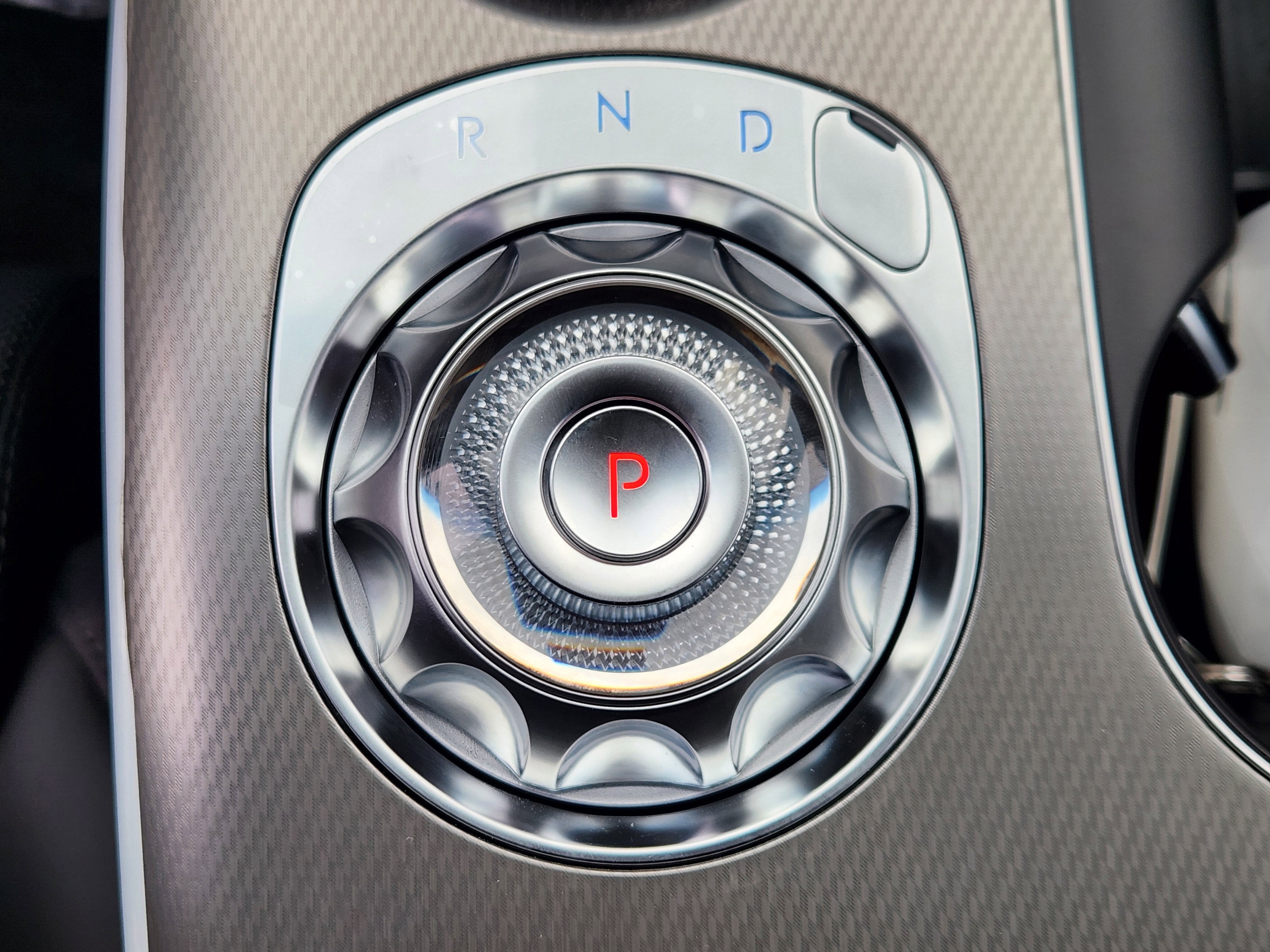 2025 Genesis GV60 Standard