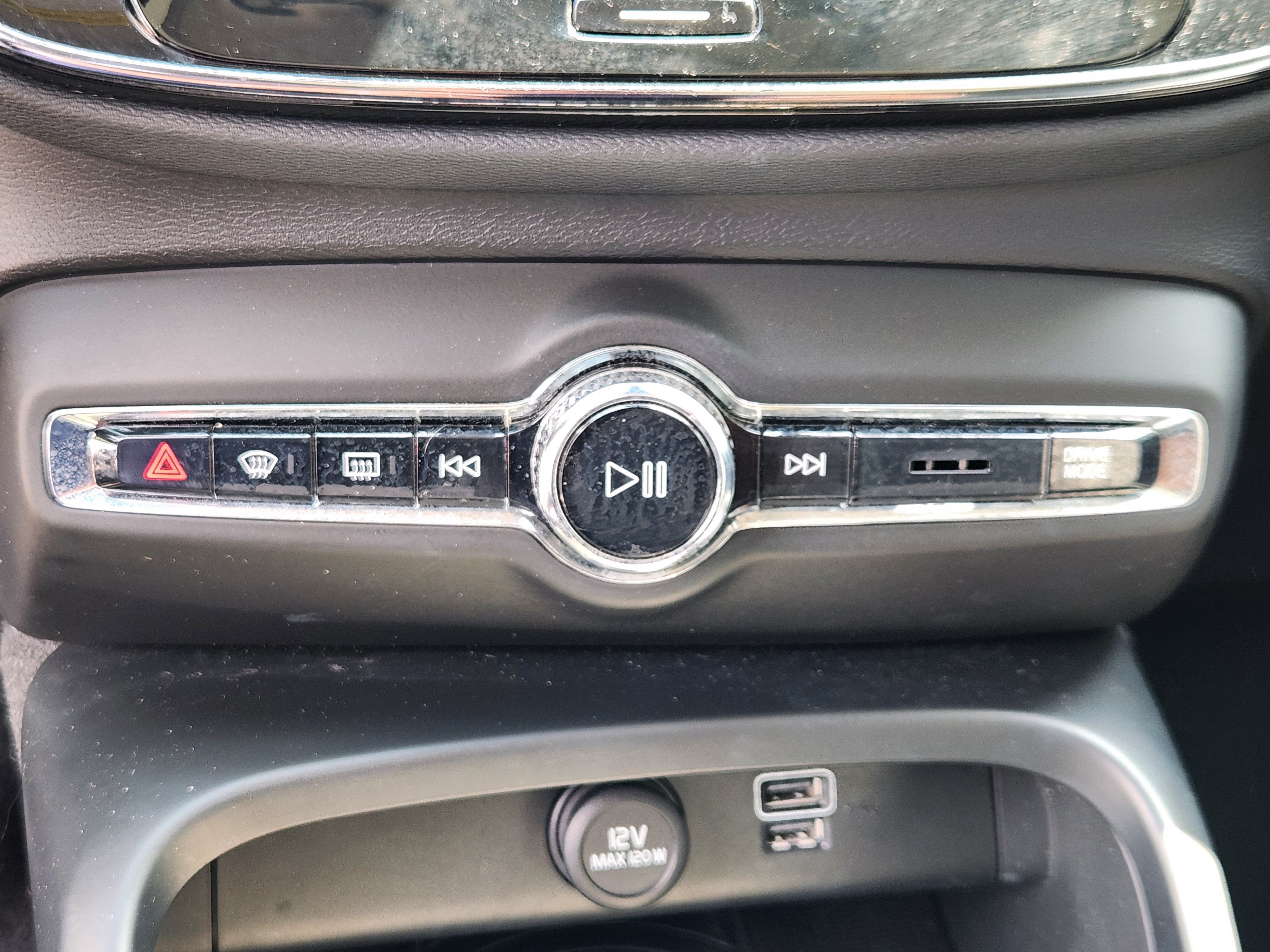 2019 Volvo XC40 Momentum