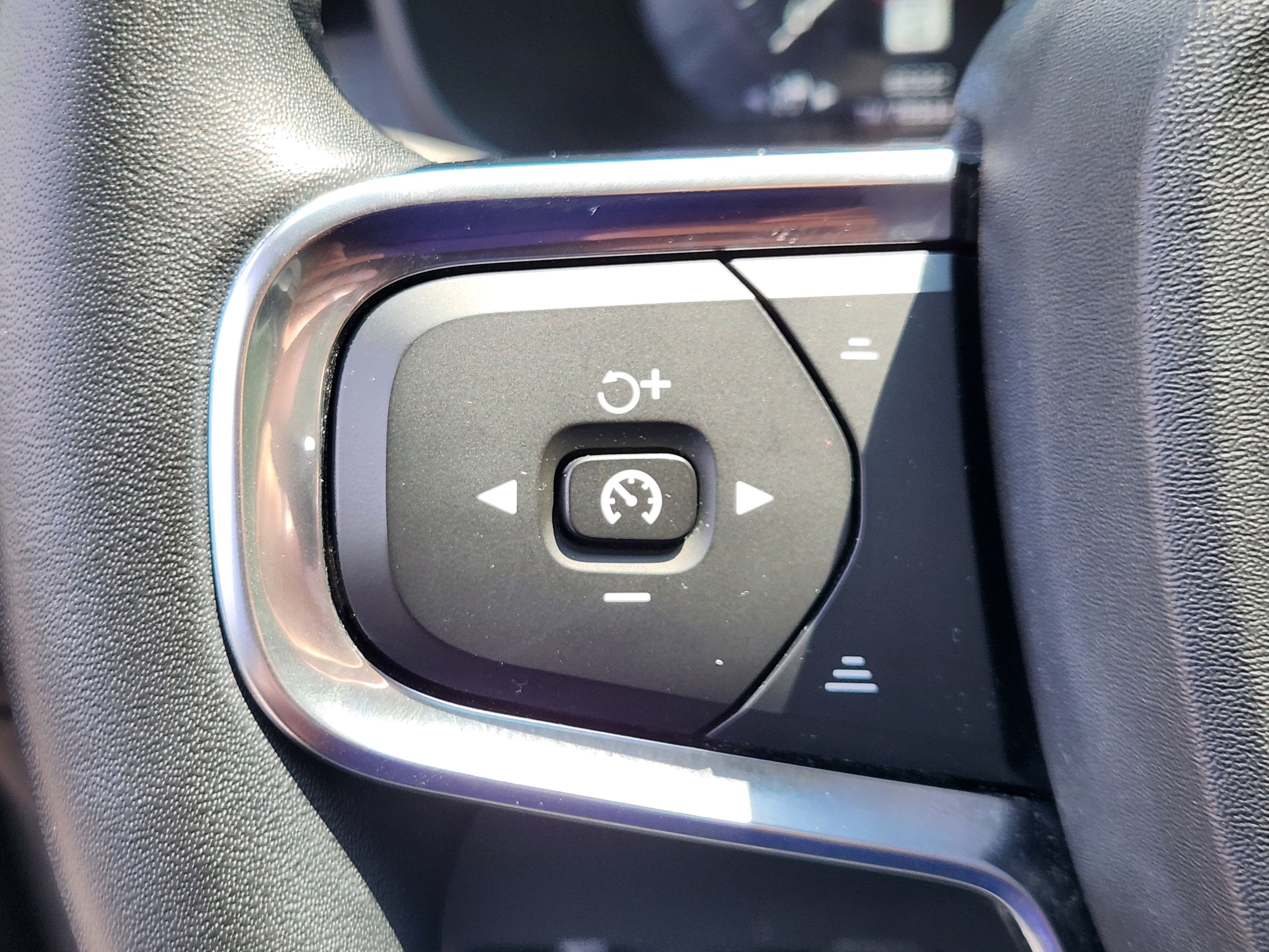 2019 Volvo XC40 Momentum