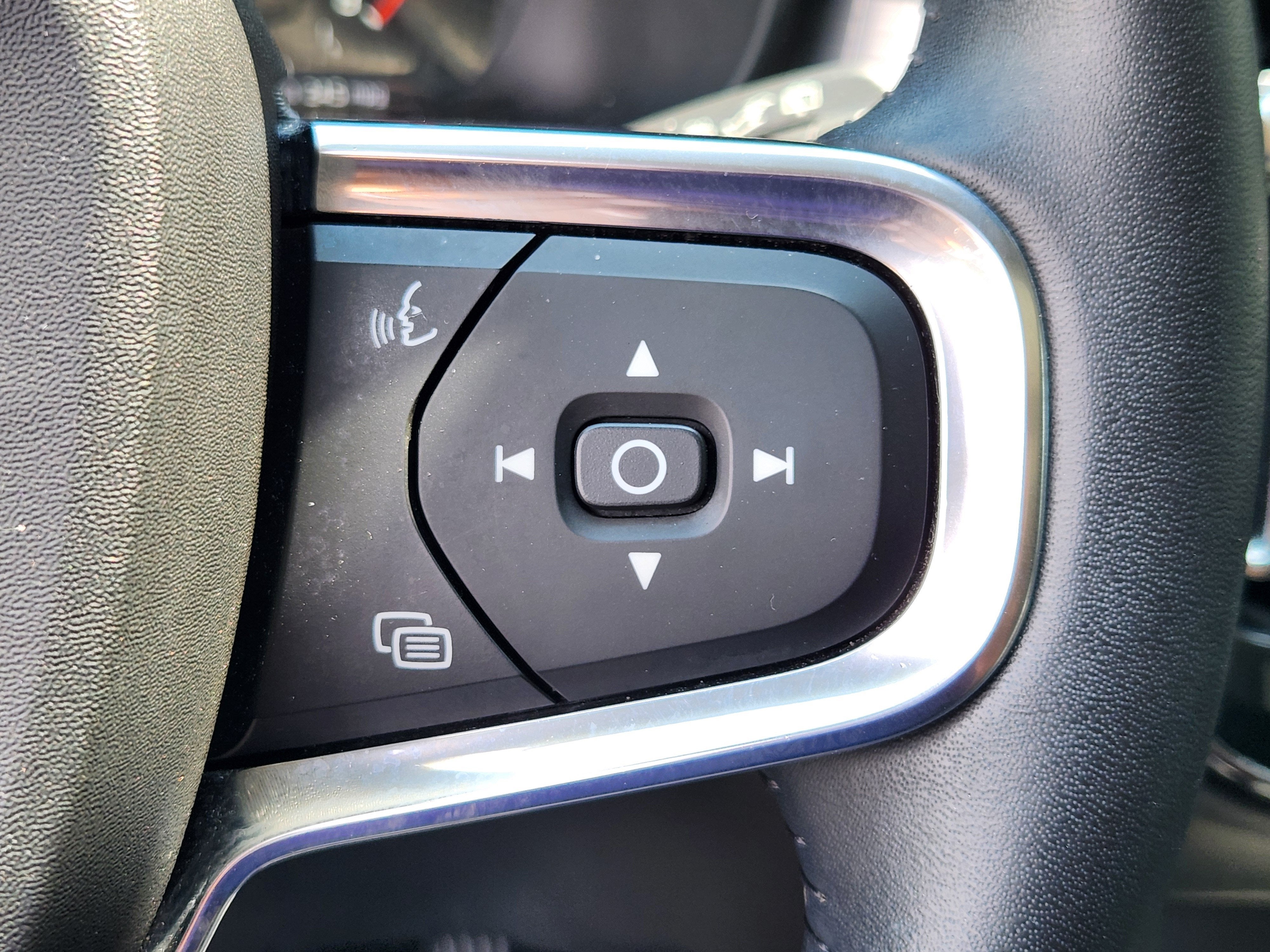 2019 Volvo XC40 Momentum