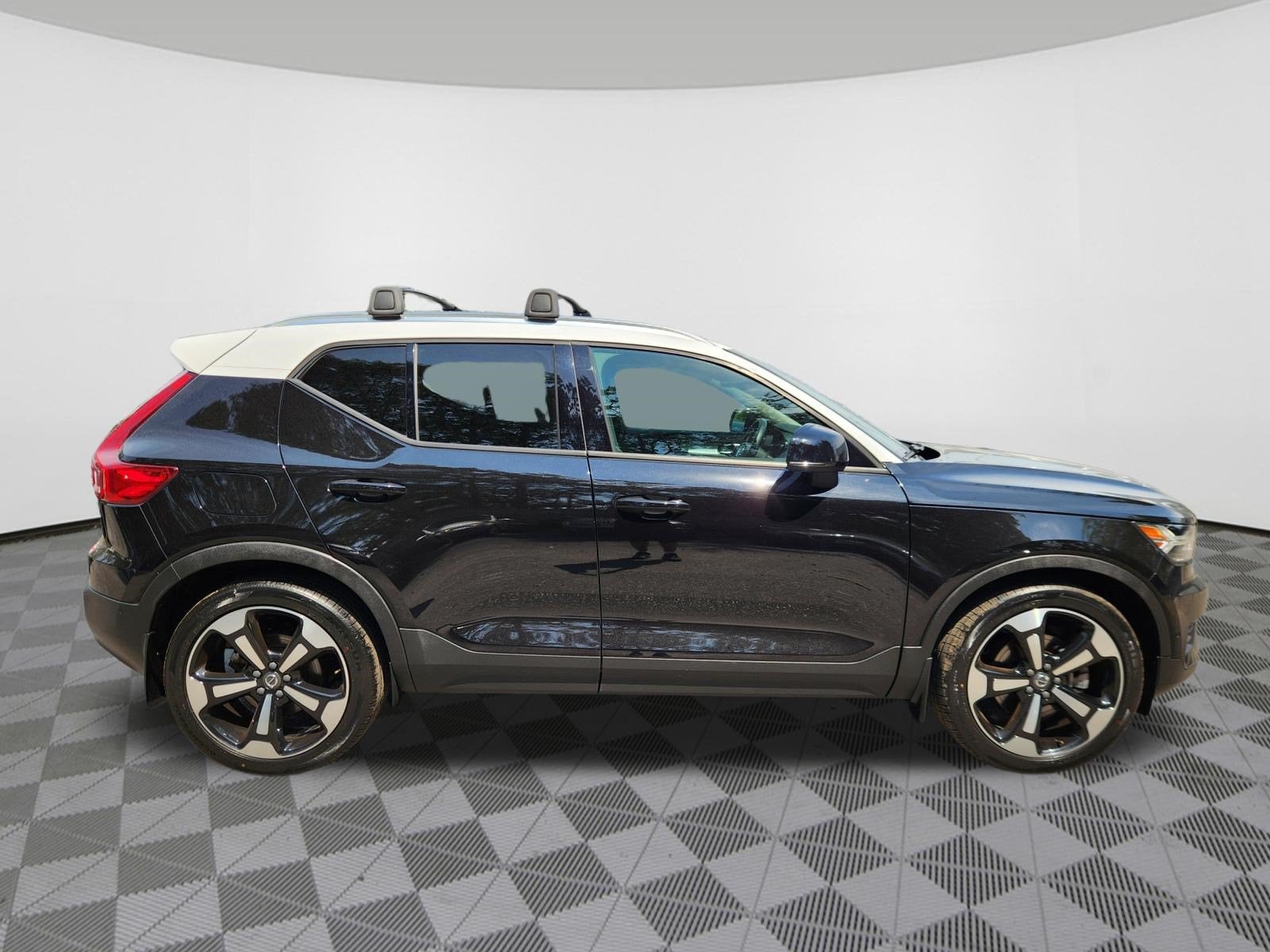 2019 Volvo XC40 Momentum