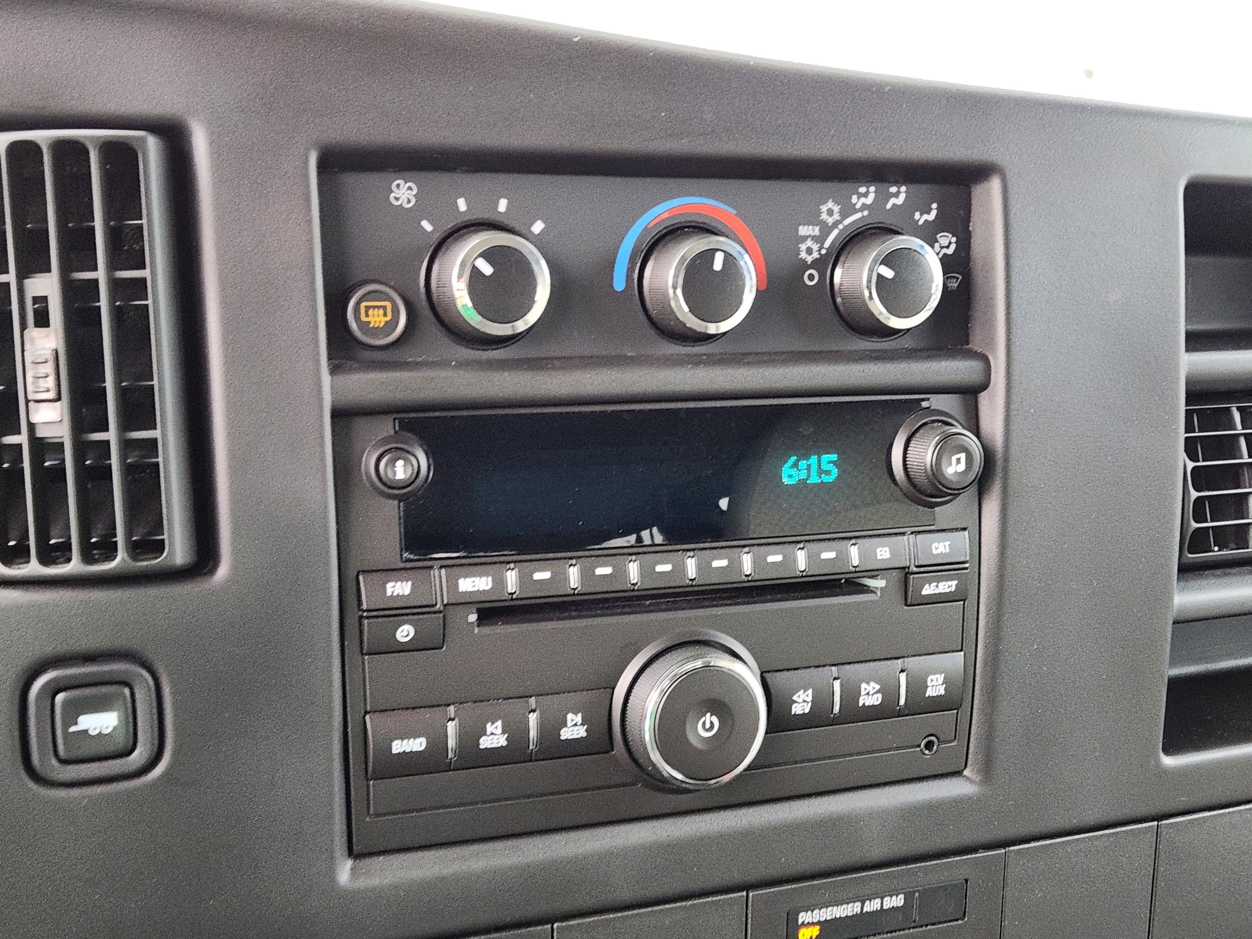 2014 GMC Savana Passenger LT