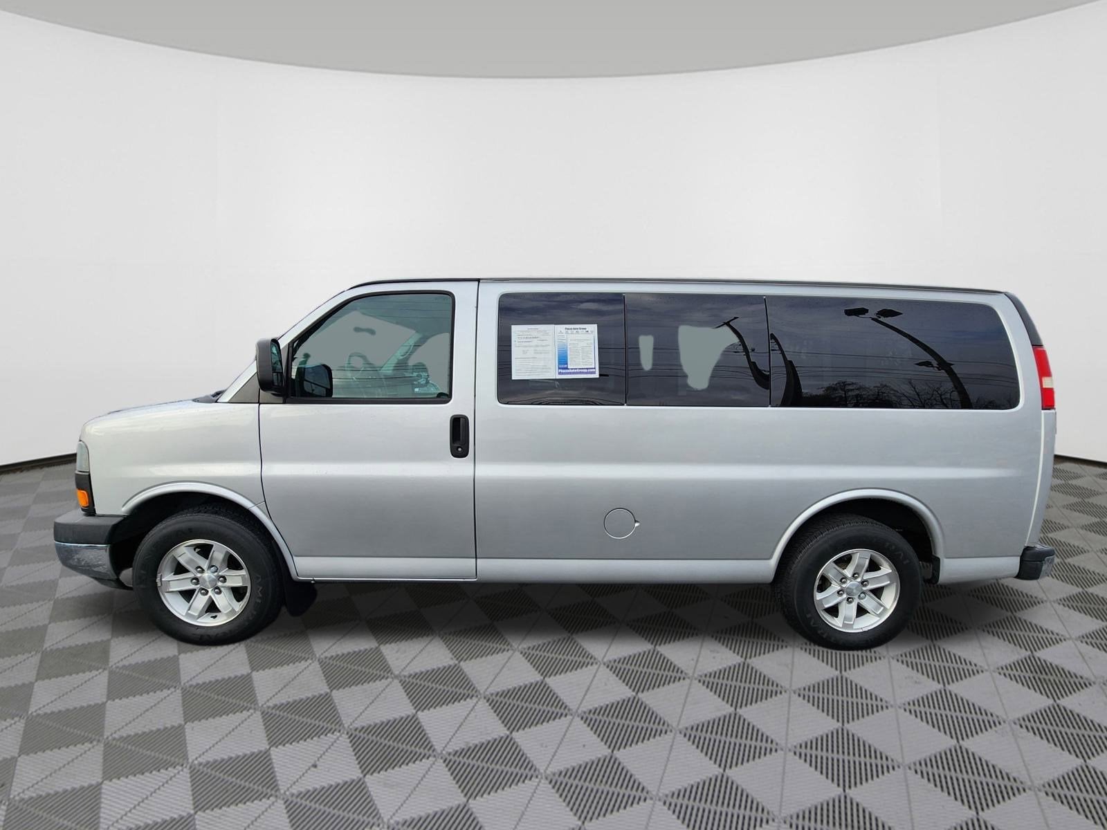 2014 GMC Savana Passenger LT