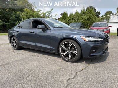 2024 Volvo S60 Core Dark Theme