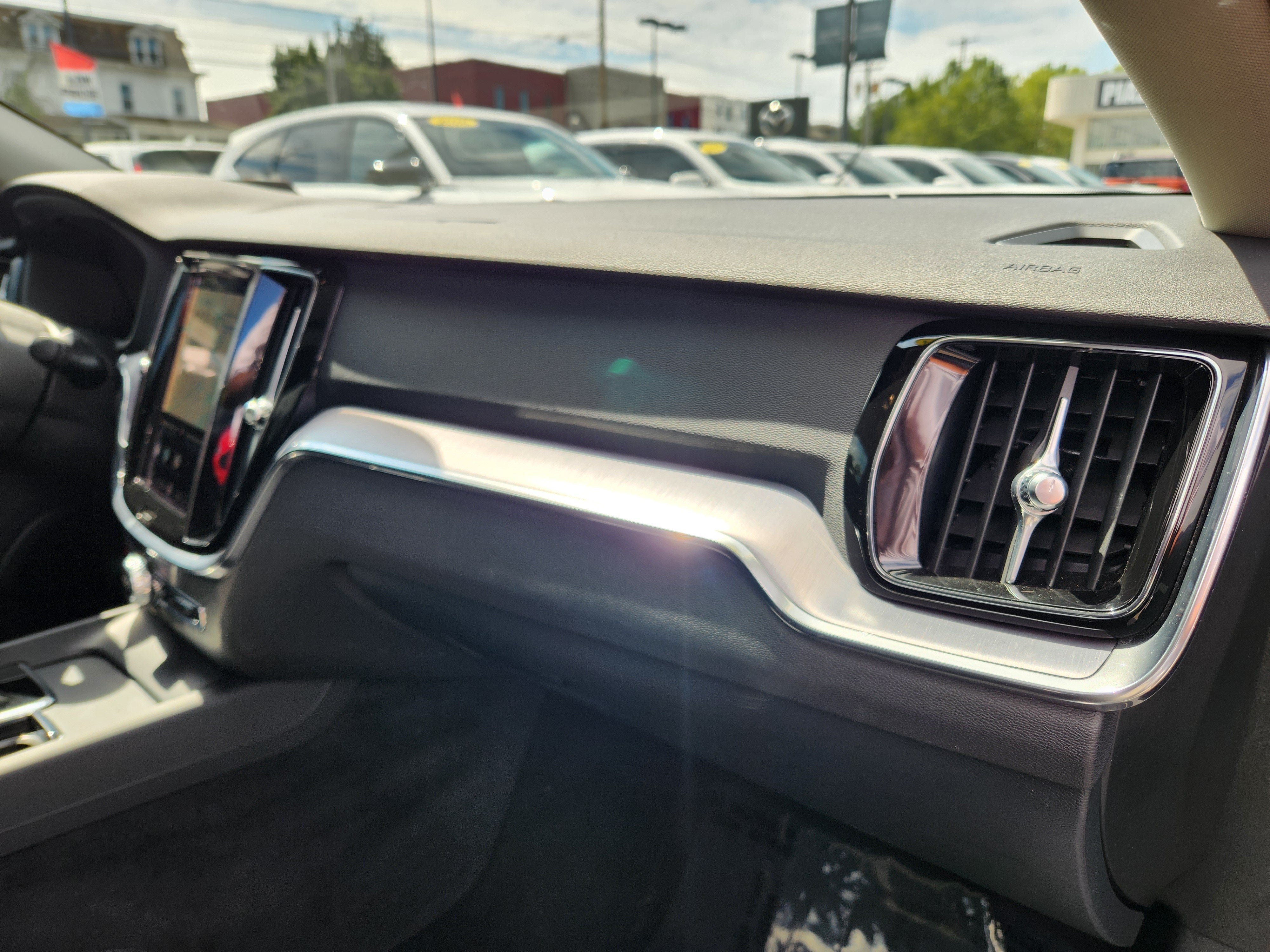 2024 Volvo S60 Core Dark Theme