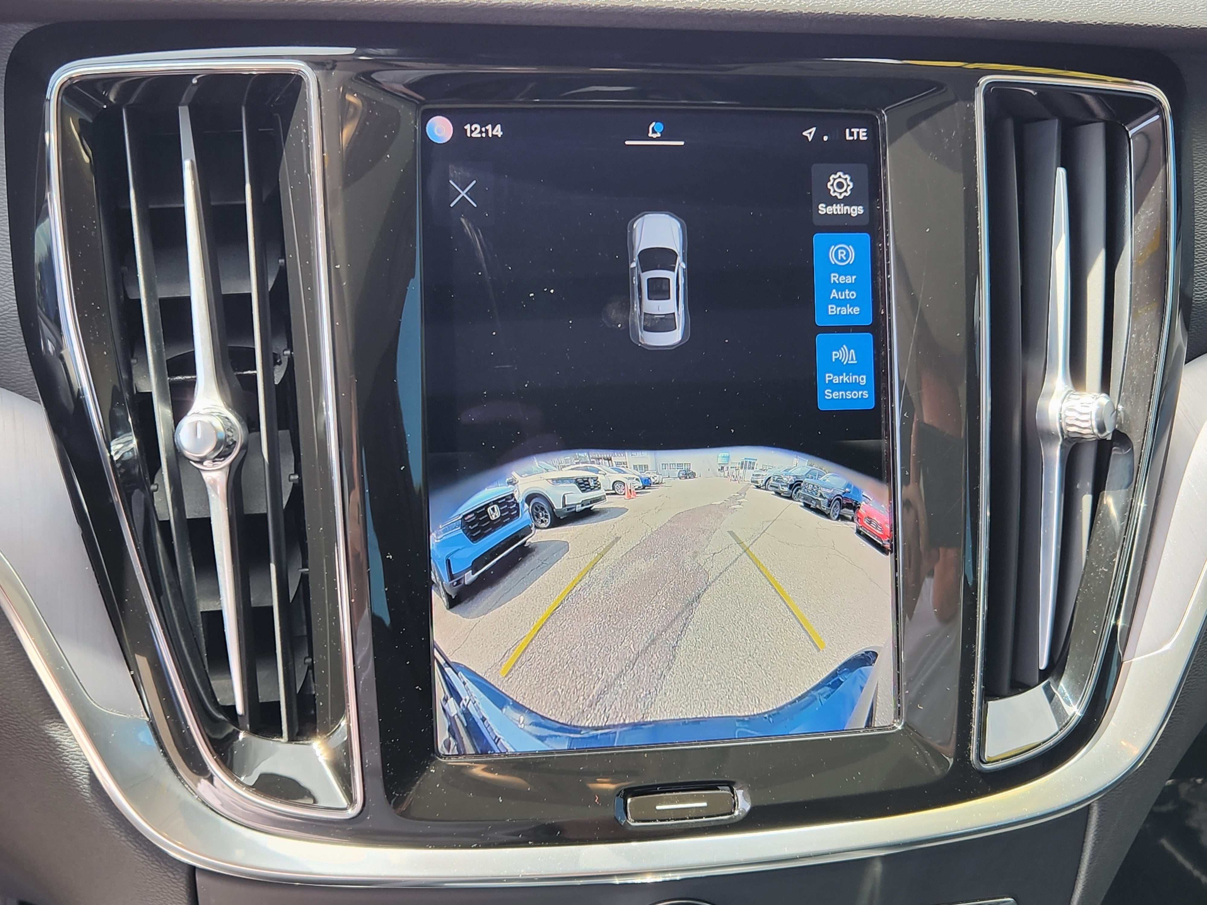 2024 Volvo S60 Core Dark Theme
