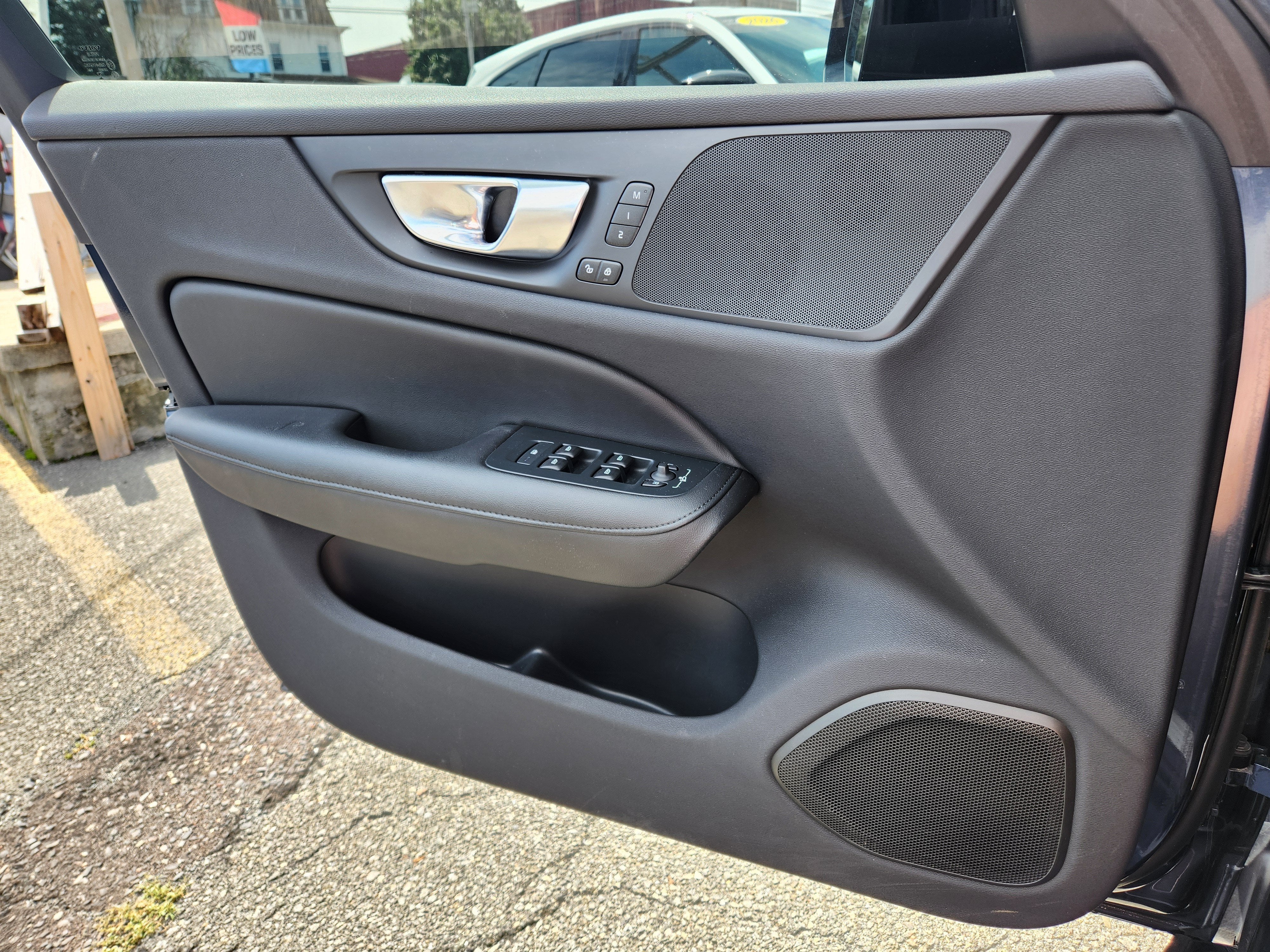 2024 Volvo S60 Core Dark Theme