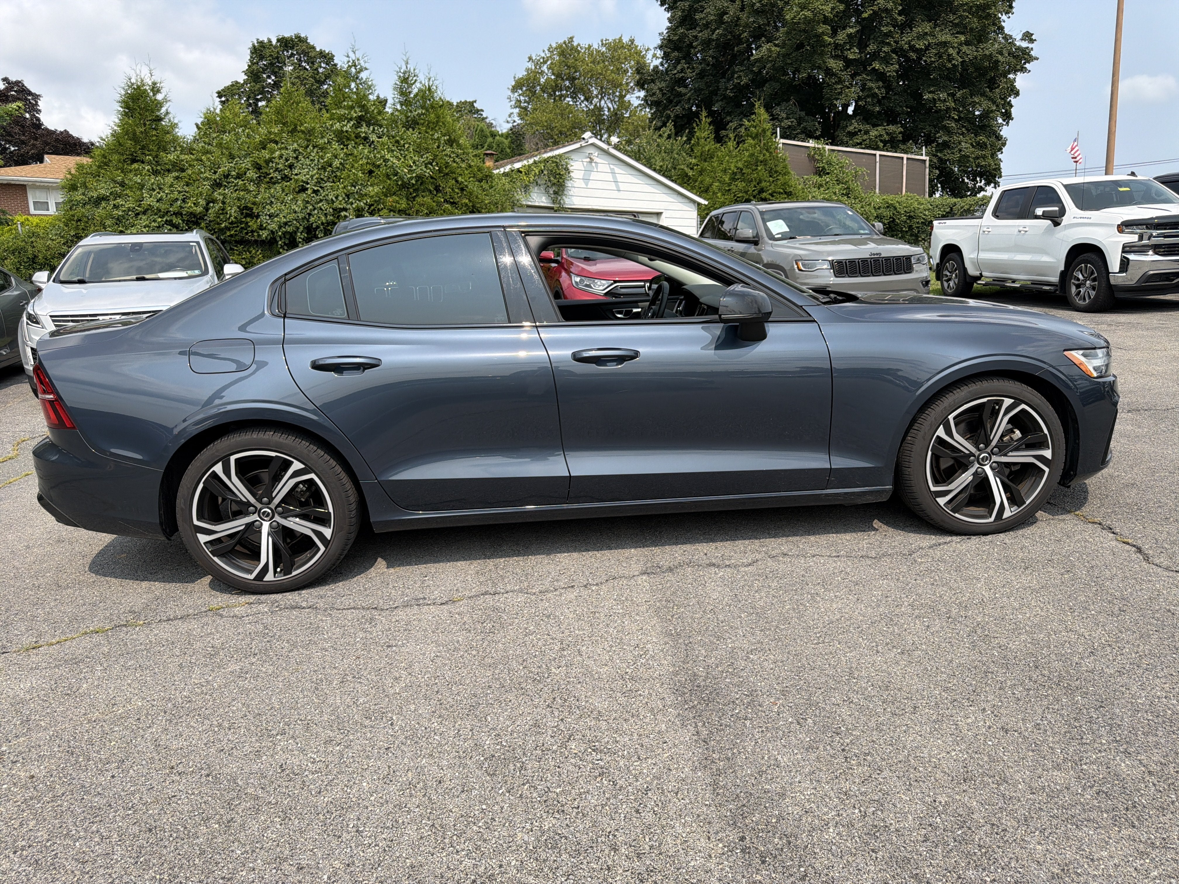2024 Volvo S60 Core Dark Theme